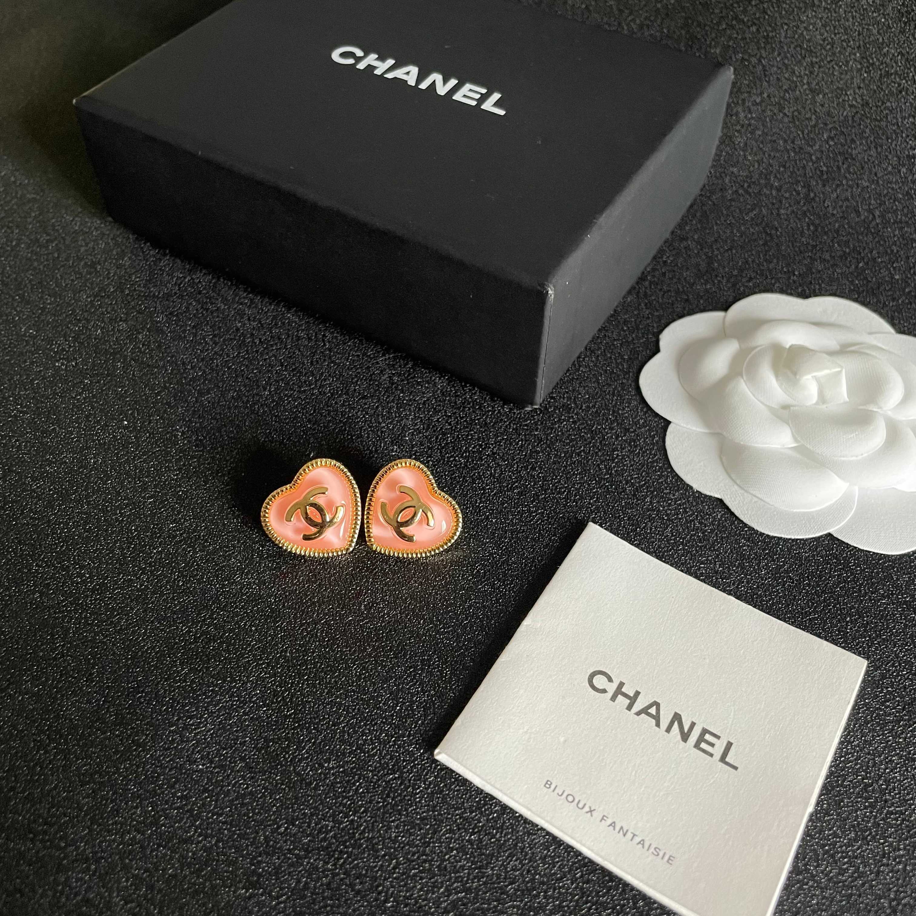 Chanel香奈儿 中古 双C耳钉👀原版复刻logo 小香家的款式真心无需多介绍😘🎶每一款都超好看，精致