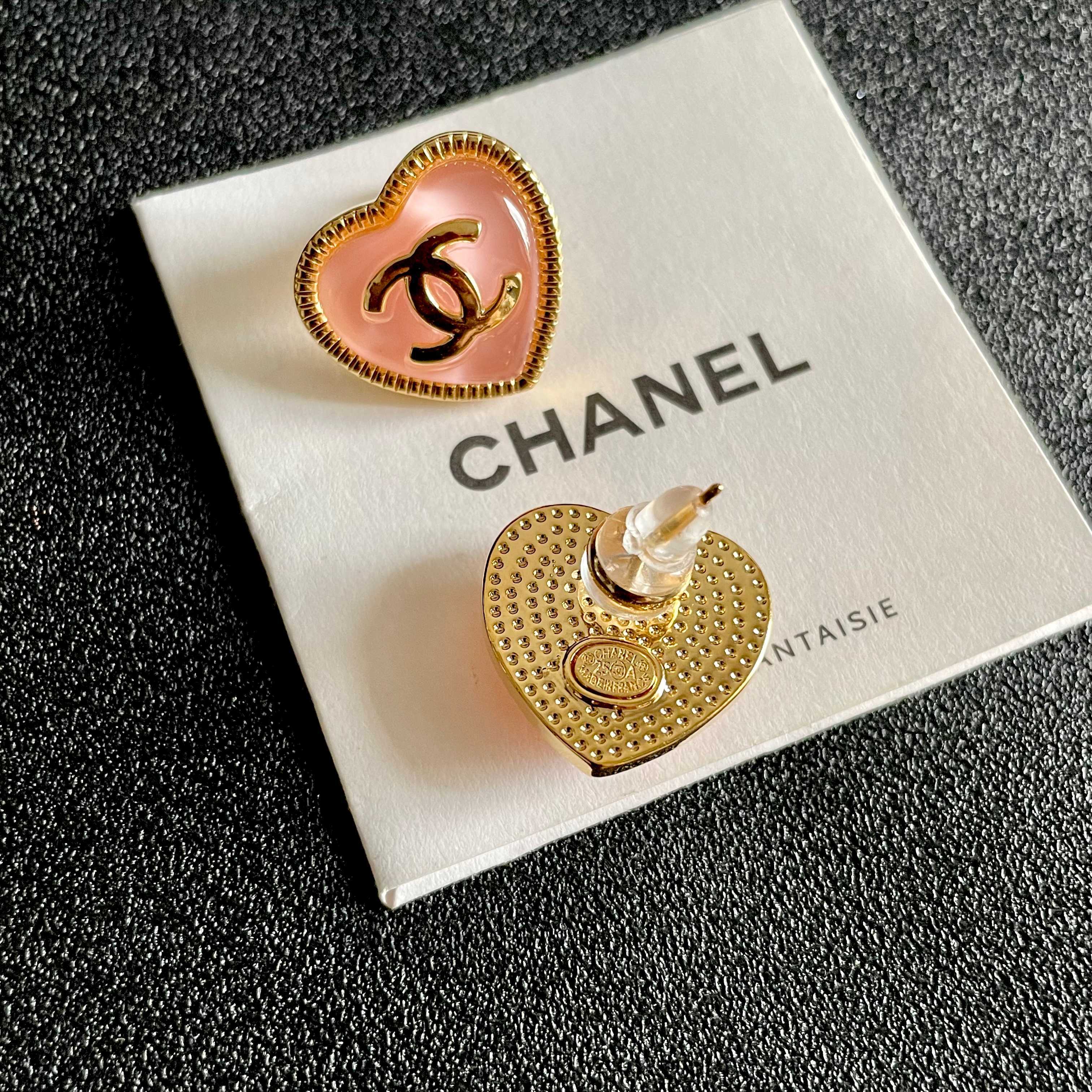 Chanel香奈儿 中古 双C耳钉👀原版复刻logo 小香家的款式真心无需多介绍😘🎶每一款都超好看，精致