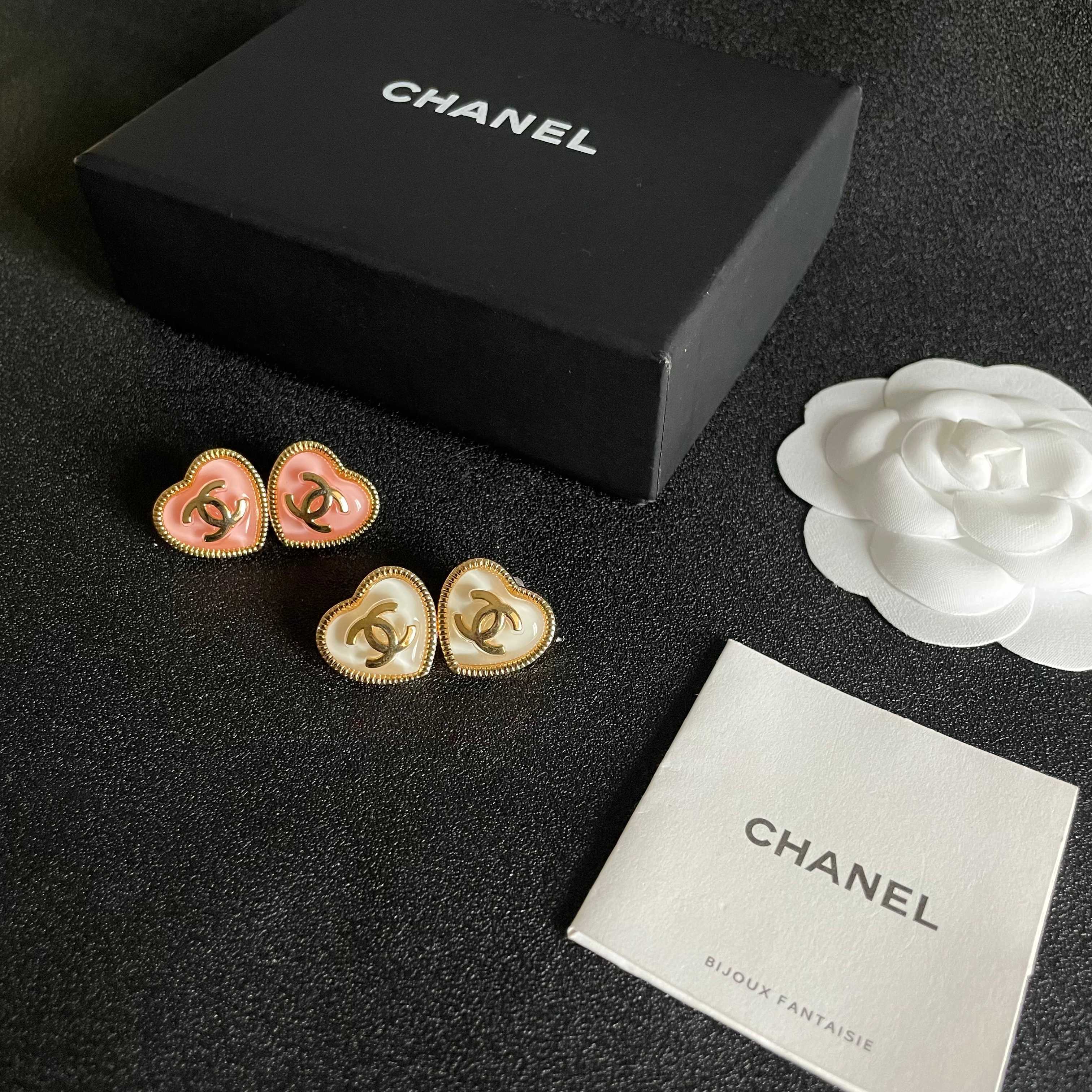 Chanel香奈儿 中古 双C耳钉👀原版复刻logo 小香家的款式真心无需多介绍😘🎶每一款都超好看，精致
