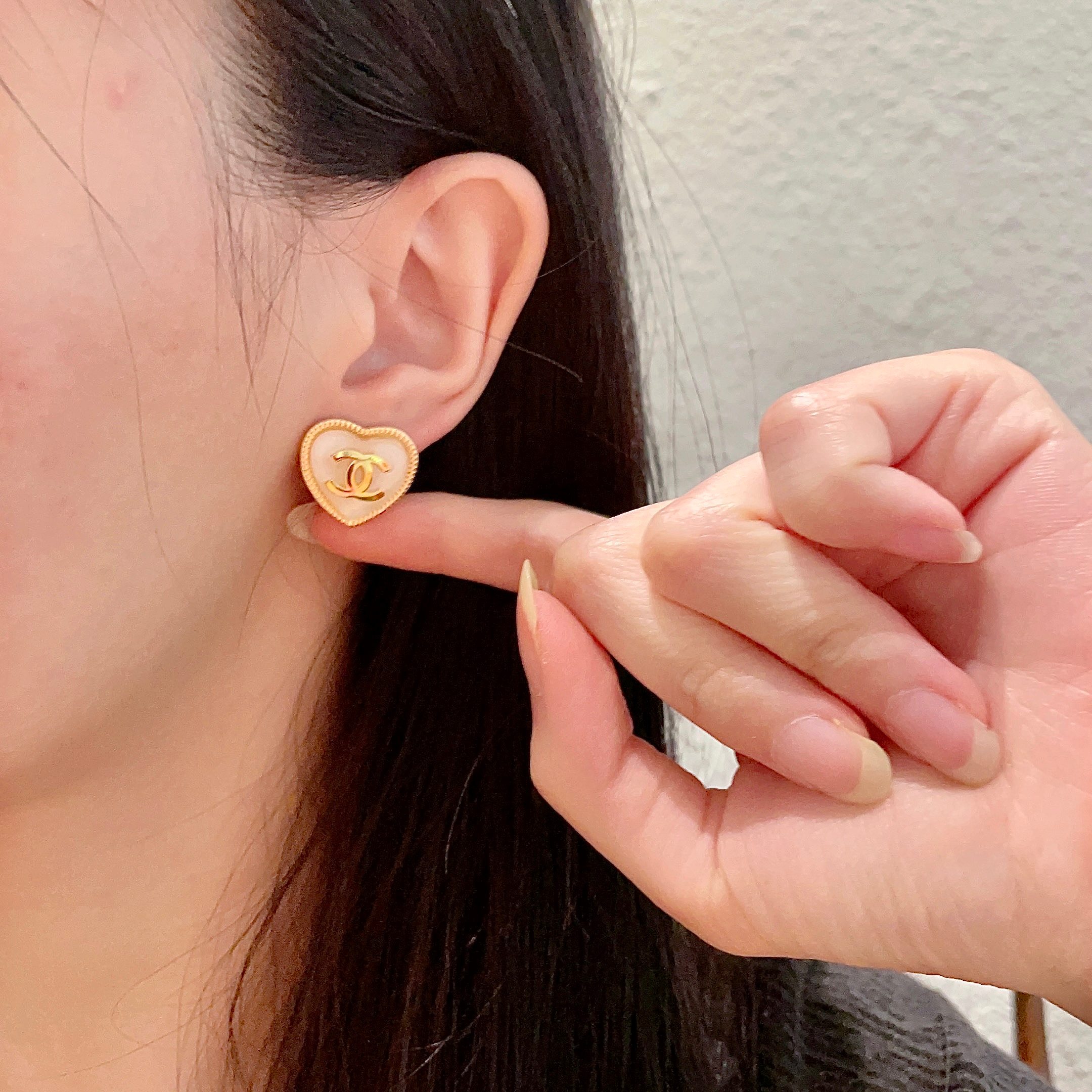Chanel香奈儿 中古 双C耳钉👀原版复刻logo 小香家的款式真心无需多介绍😘🎶每一款都超好看，精致
