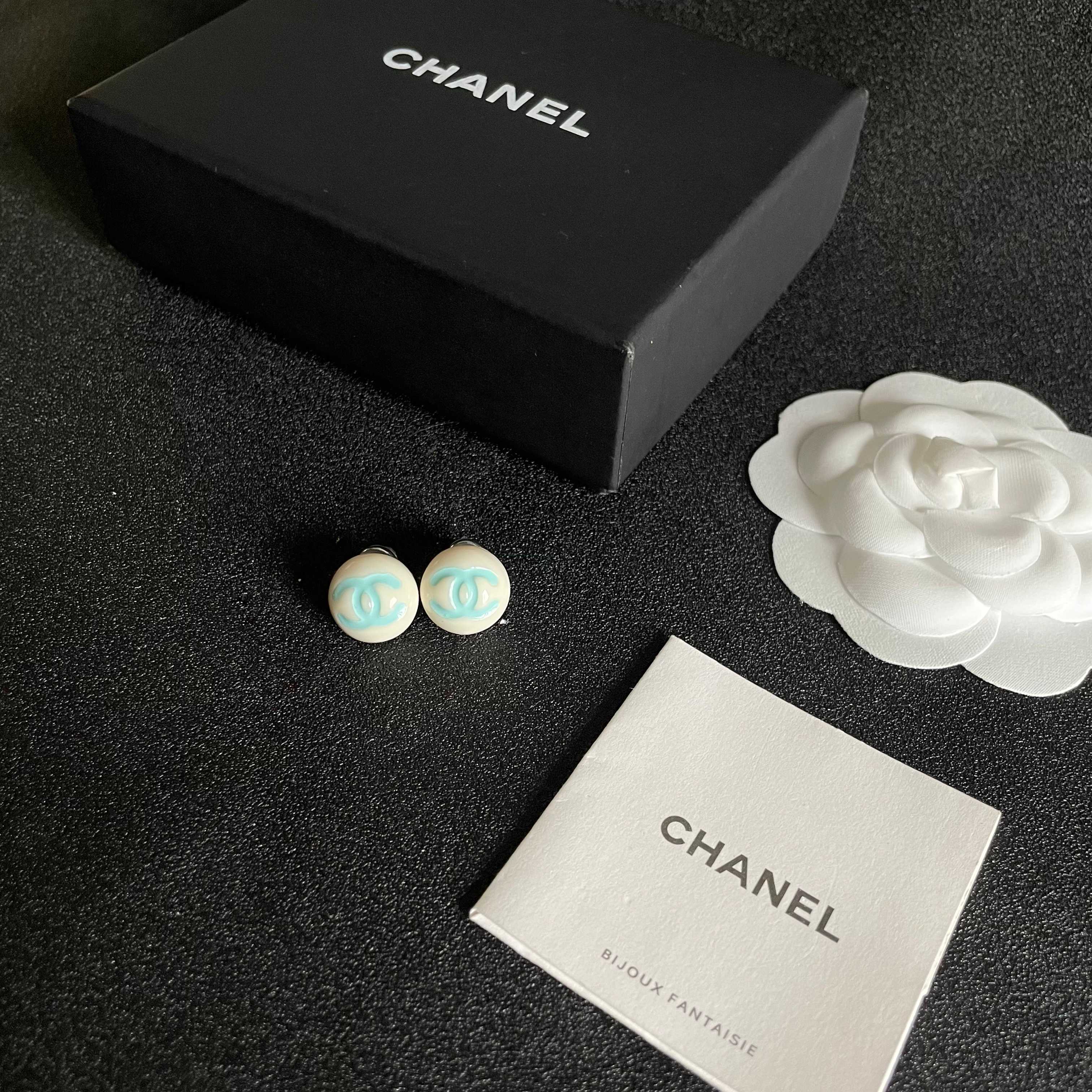 Chanel香奈儿 中古 双C耳钉👀原版复刻logo 小香家的款式真心无需多介绍😘🎶每一款都超好看，精致