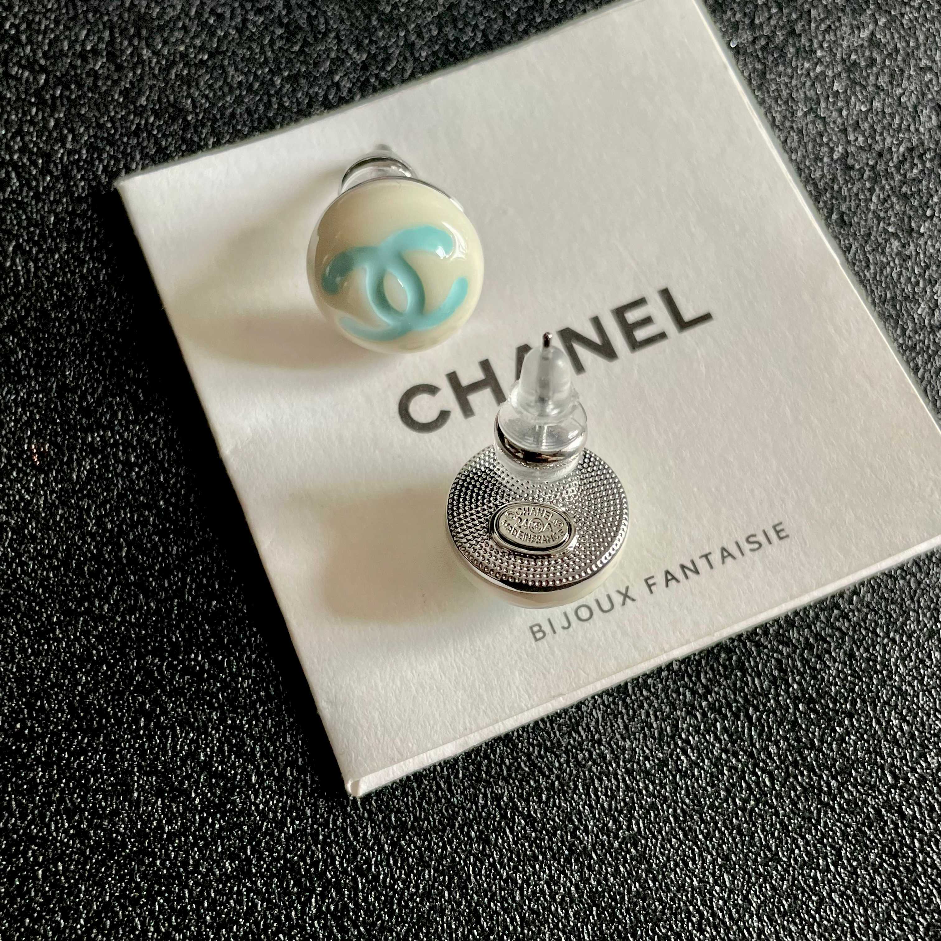 Chanel香奈儿 中古 双C耳钉👀原版复刻logo 小香家的款式真心无需多介绍😘🎶每一款都超好看，精致