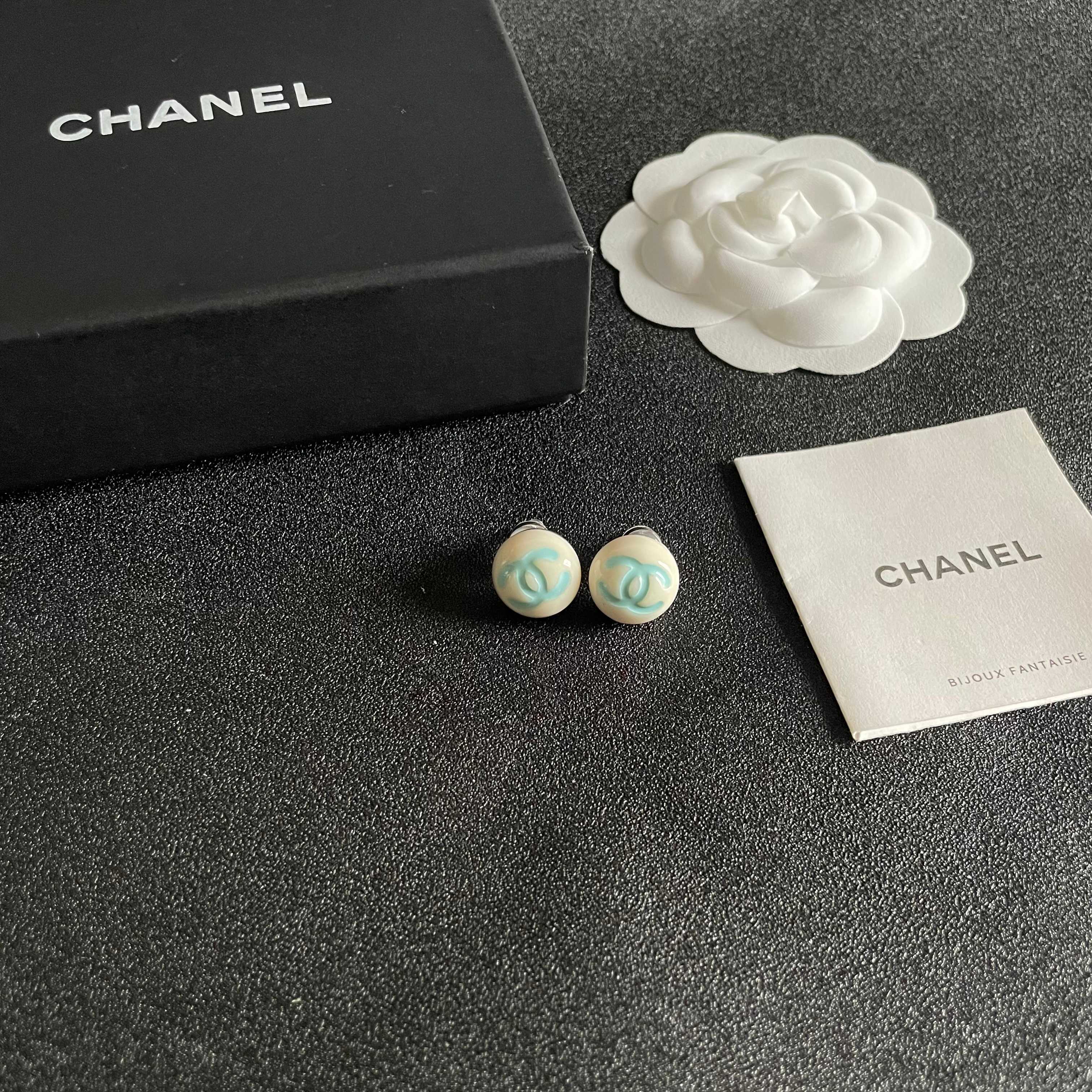 Chanel香奈儿 中古 双C耳钉👀原版复刻logo 小香家的款式真心无需多介绍😘🎶每一款都超好看，精致