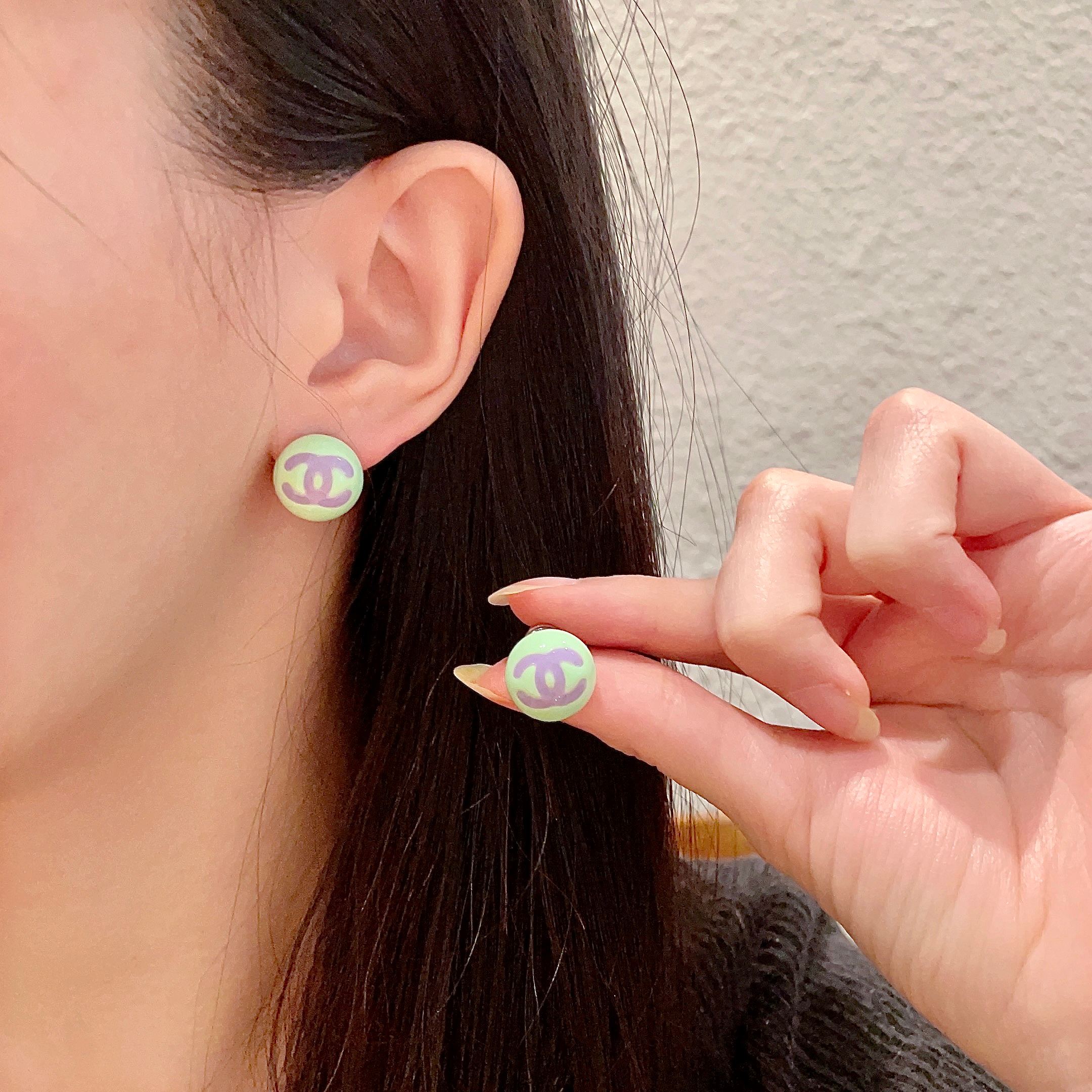 Chanel香奈儿 中古 双C耳钉👀原版复刻logo 小香家的款式真心无需多介绍😘🎶每一款都超好看，精致