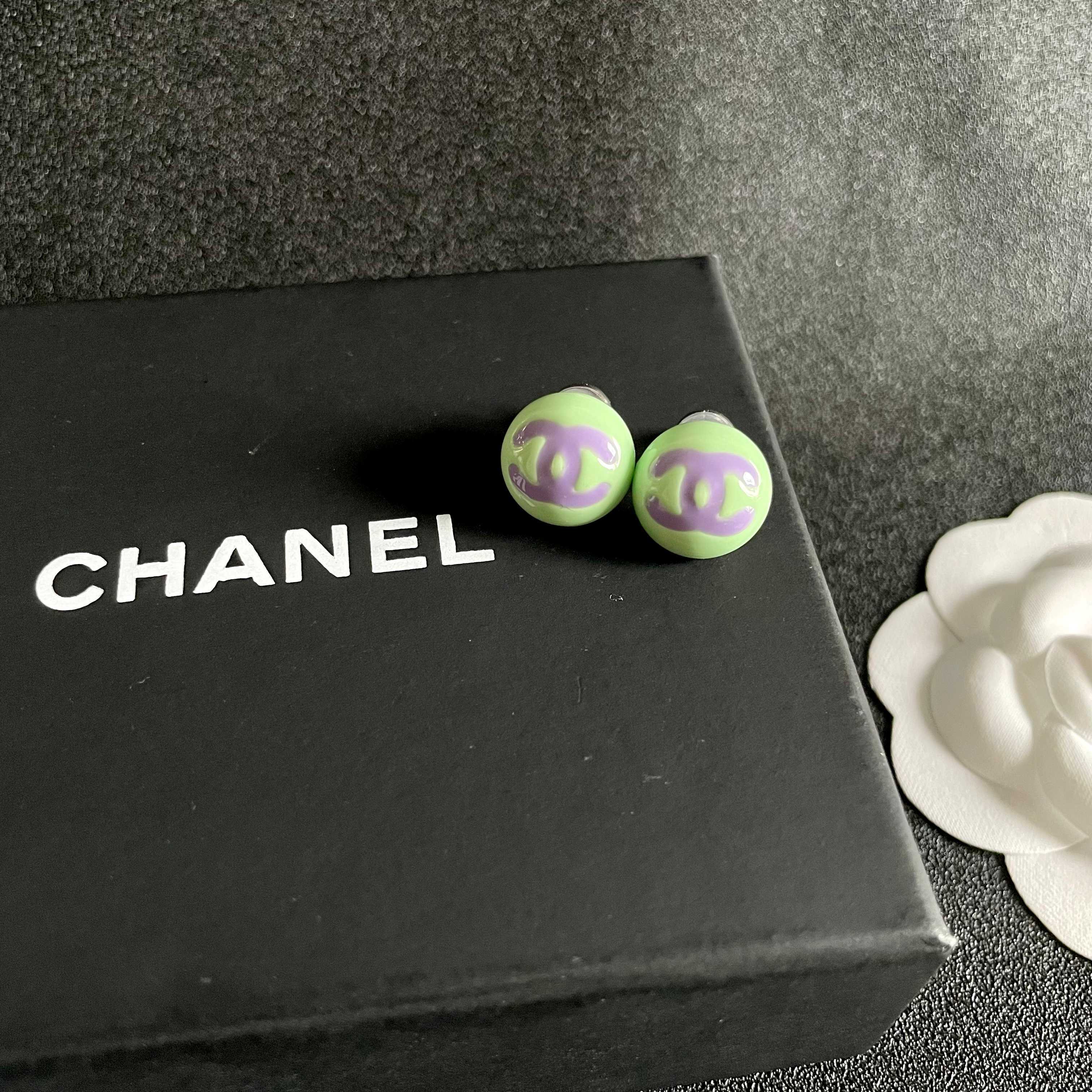 Chanel香奈儿 中古 双C耳钉👀原版复刻logo 小香家的款式真心无需多介绍😘🎶每一款都超好看，精致