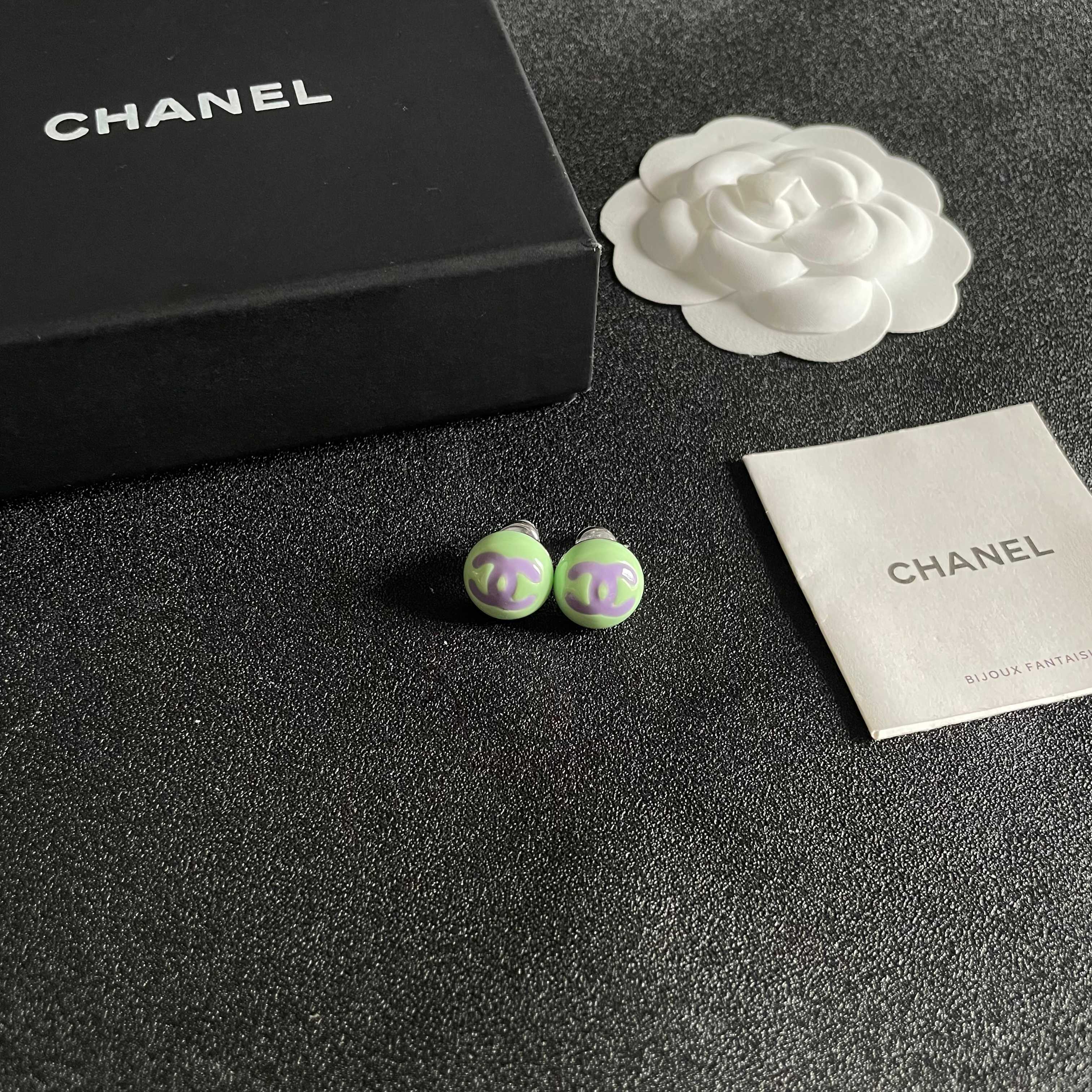 Chanel香奈儿 中古 双C耳钉👀原版复刻logo 小香家的款式真心无需多介绍😘🎶每一款都超好看，精致