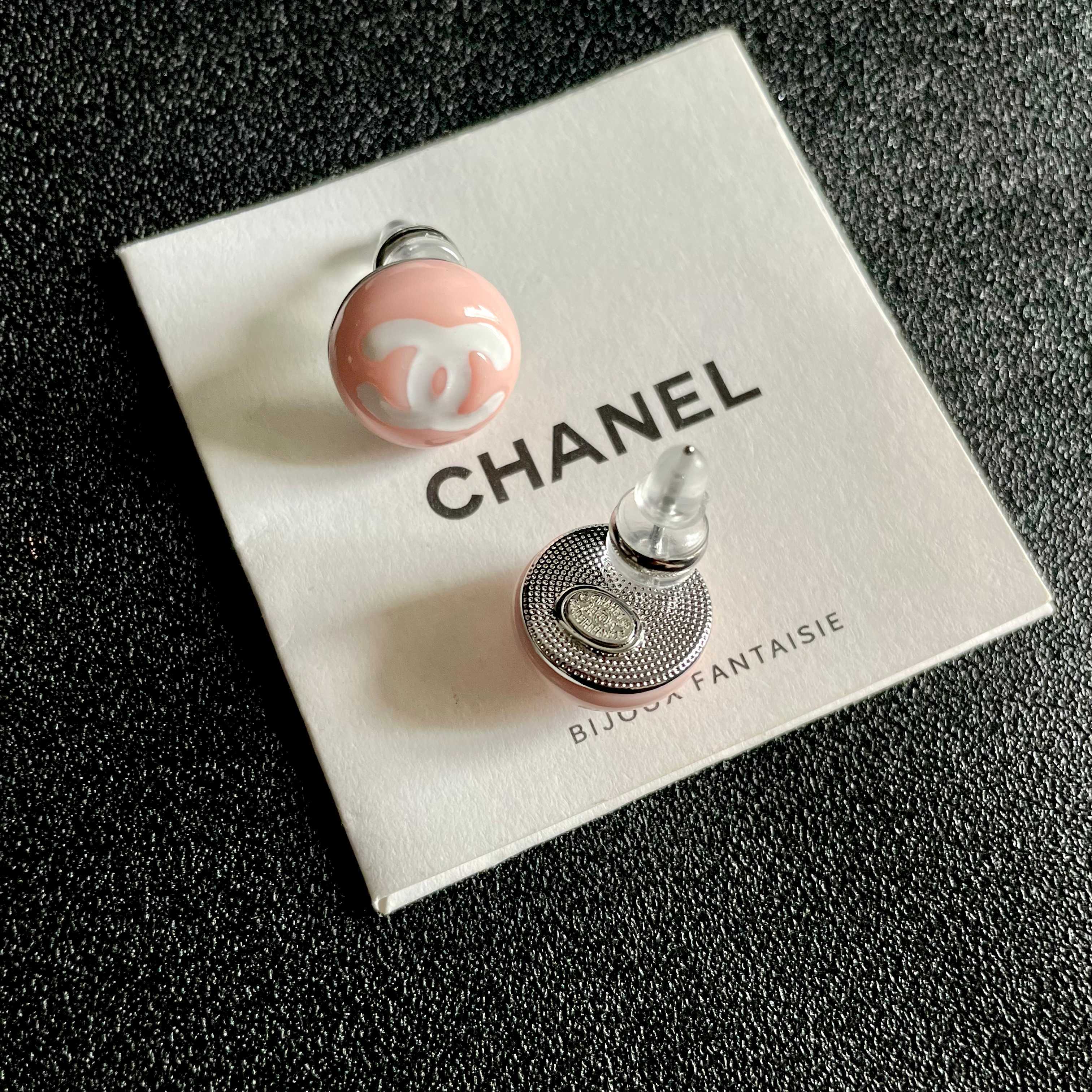 Chanel香奈儿 中古 双C耳钉👀原版复刻logo 小香家的款式真心无需多介绍😘🎶每一款都超好看，精致