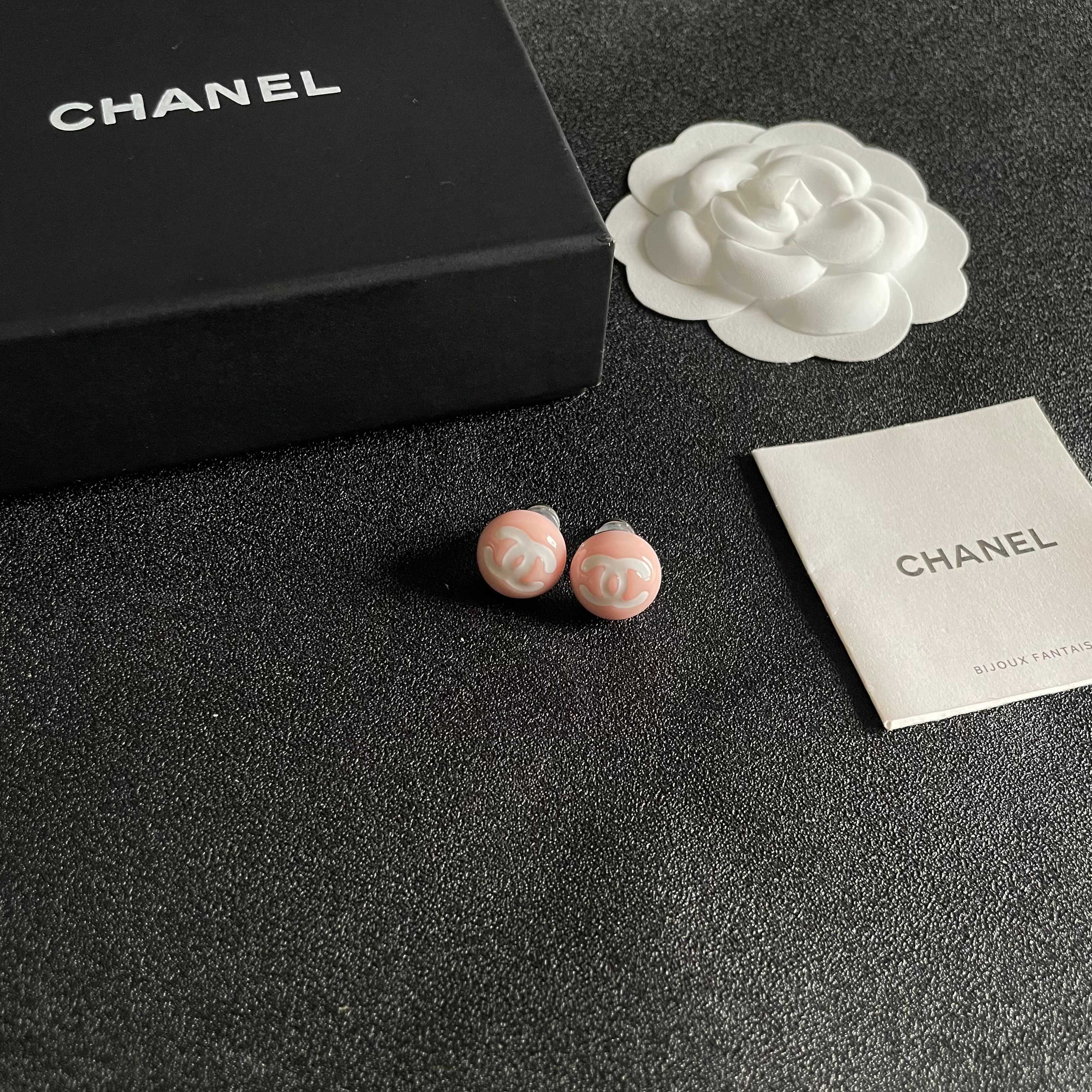 Chanel香奈儿 中古 双C耳钉👀原版复刻logo 小香家的款式真心无需多介绍😘🎶每一款都超好看，精致