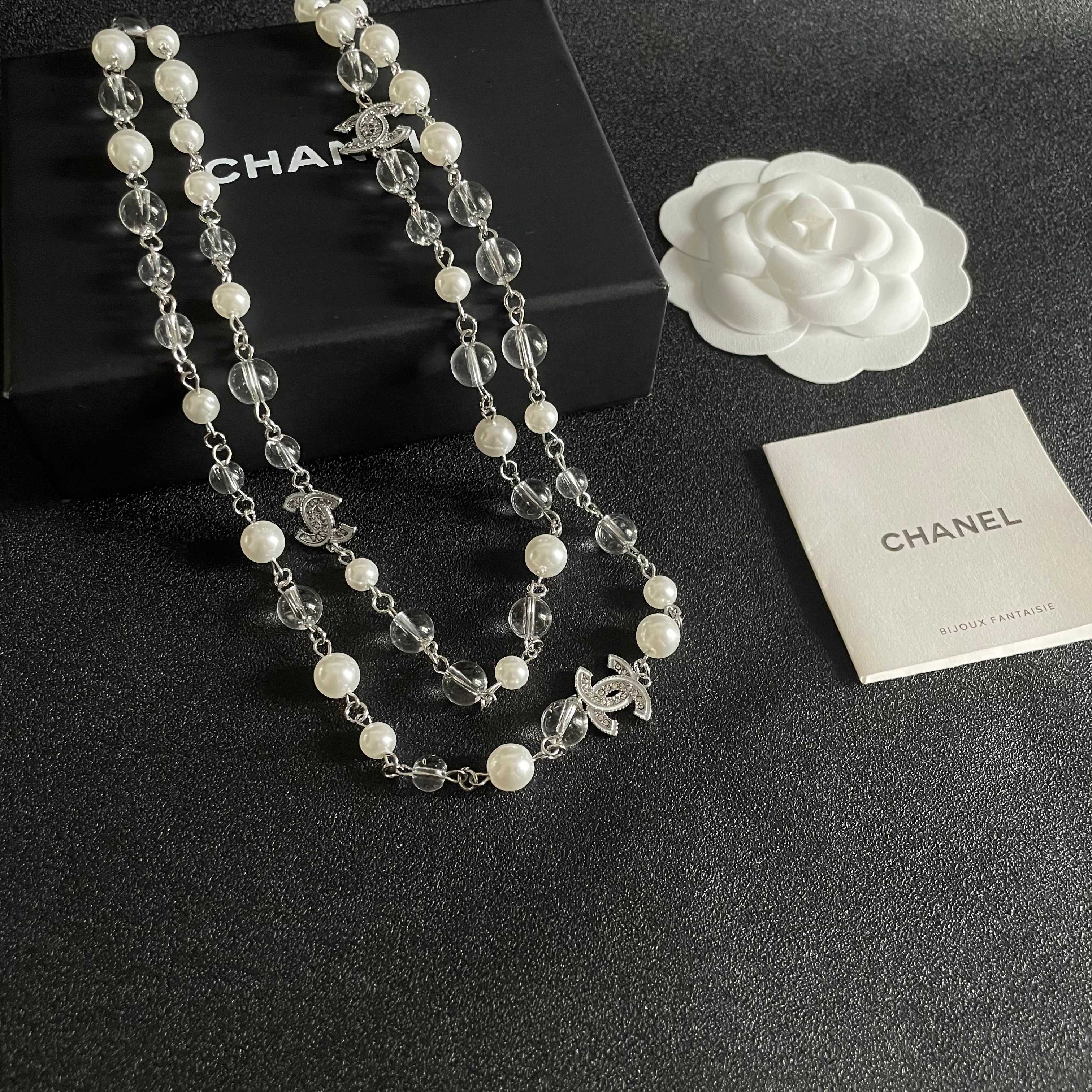 Chanel香奈儿 中古 字母 项链👀小香家的款式真心无需多介绍😘🎶每一款都超好看，精致大方，非常显气质