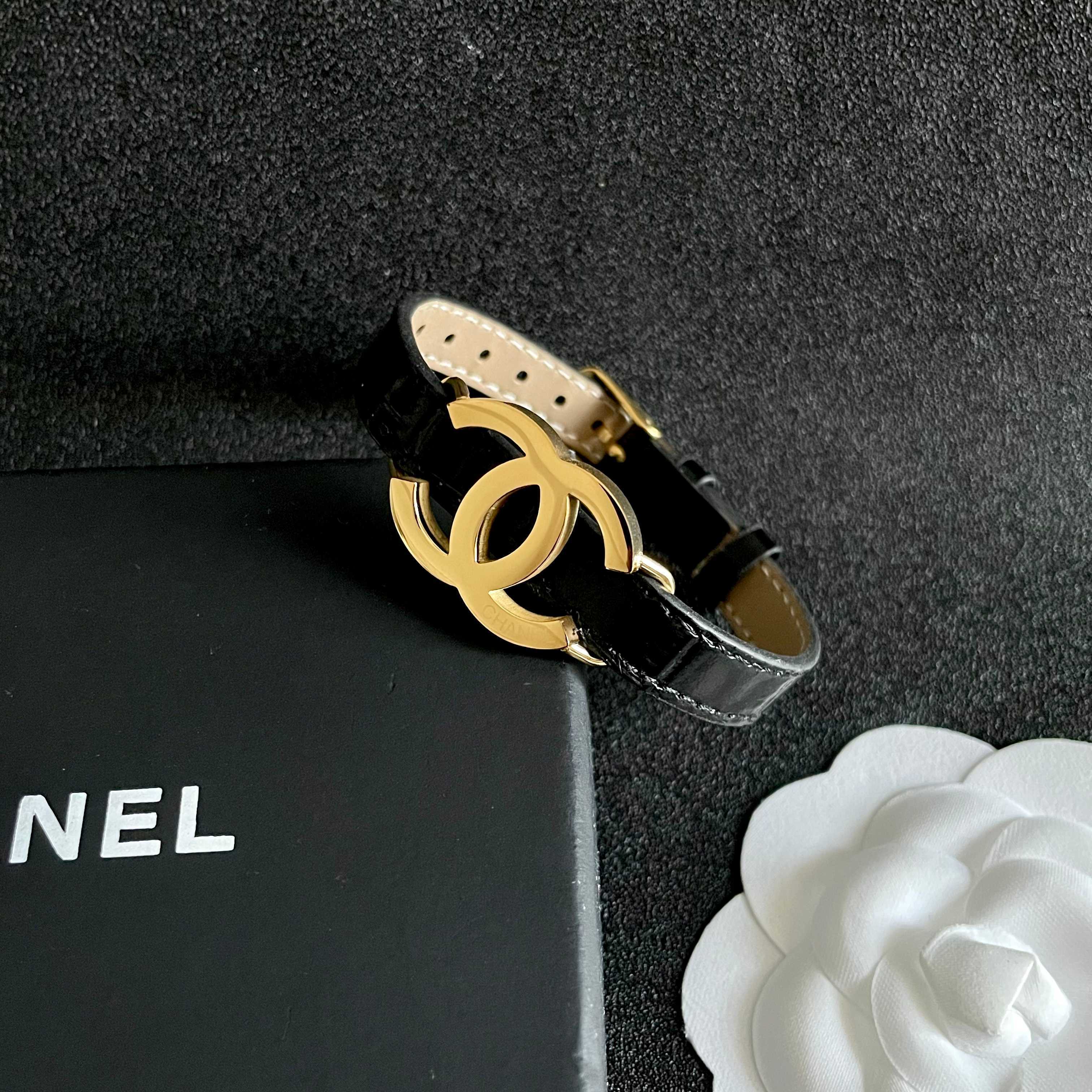 新品😍 小香风Chanel2025新款 原单货皮革手镯🔹🔹 🔹专柜一致材质 火爆款出货 设计独特 复古前