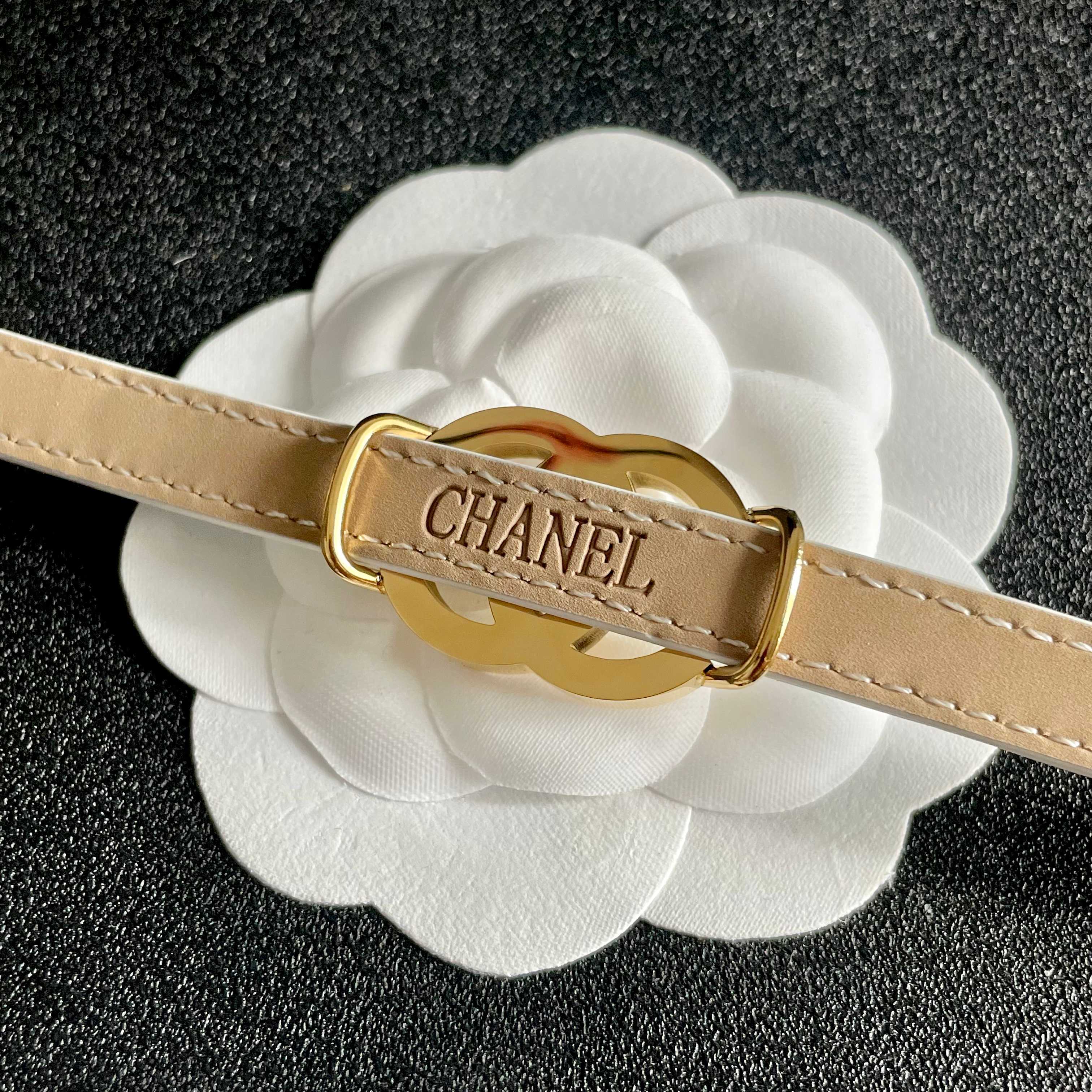 新品😍 小香风Chanel2025新款 原单货皮革手镯🔹🔹 🔹专柜一致材质 火爆款出货 设计独特 复古前