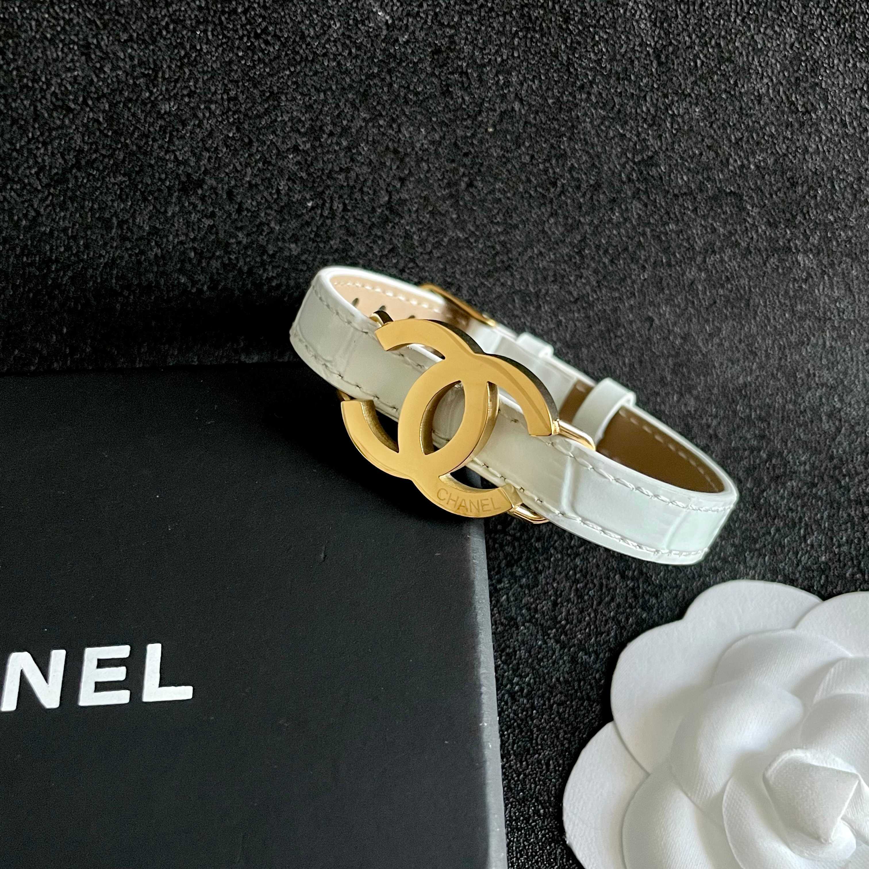 新品😍 小香风Chanel2025新款 原单货皮革手镯🔹🔹 🔹专柜一致材质 火爆款出货 设计独特 复古前
