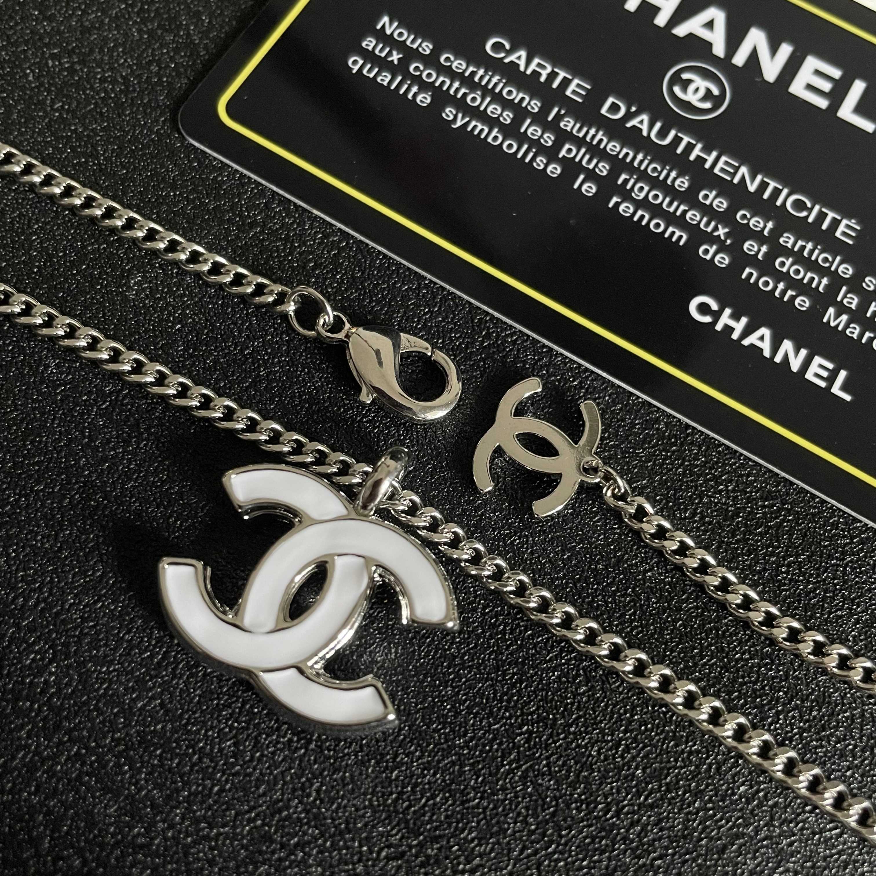 Chanel香奈儿 中古 字母项链👀小香家的款式真心无需多介绍😘🎶每一款都超好看，精致大方，非常显气质.