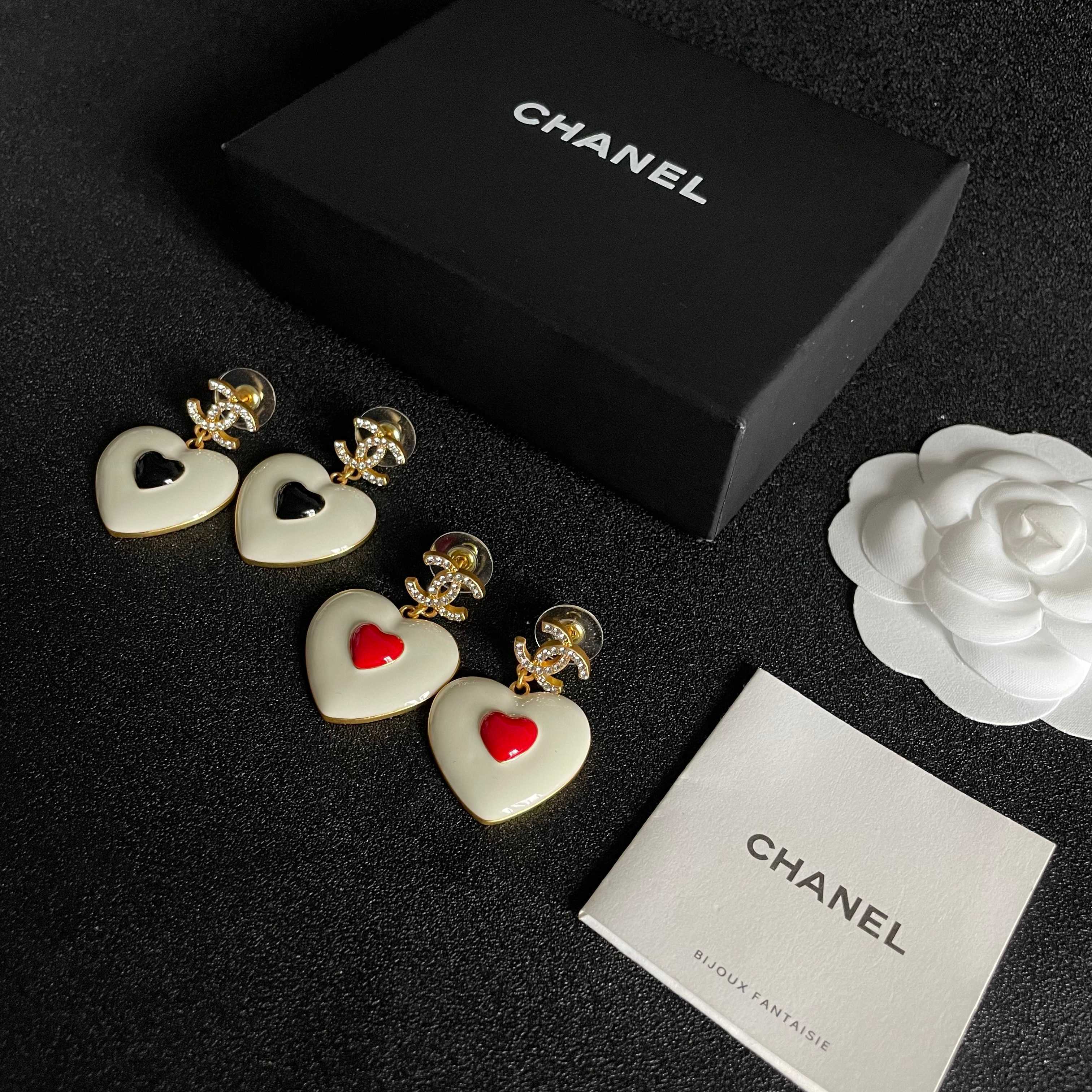 Chanel香奈儿 中古 双C耳钉👀原版复刻logo 小香家的款式真心无需多介绍😘🎶每一款都超好看，精致
