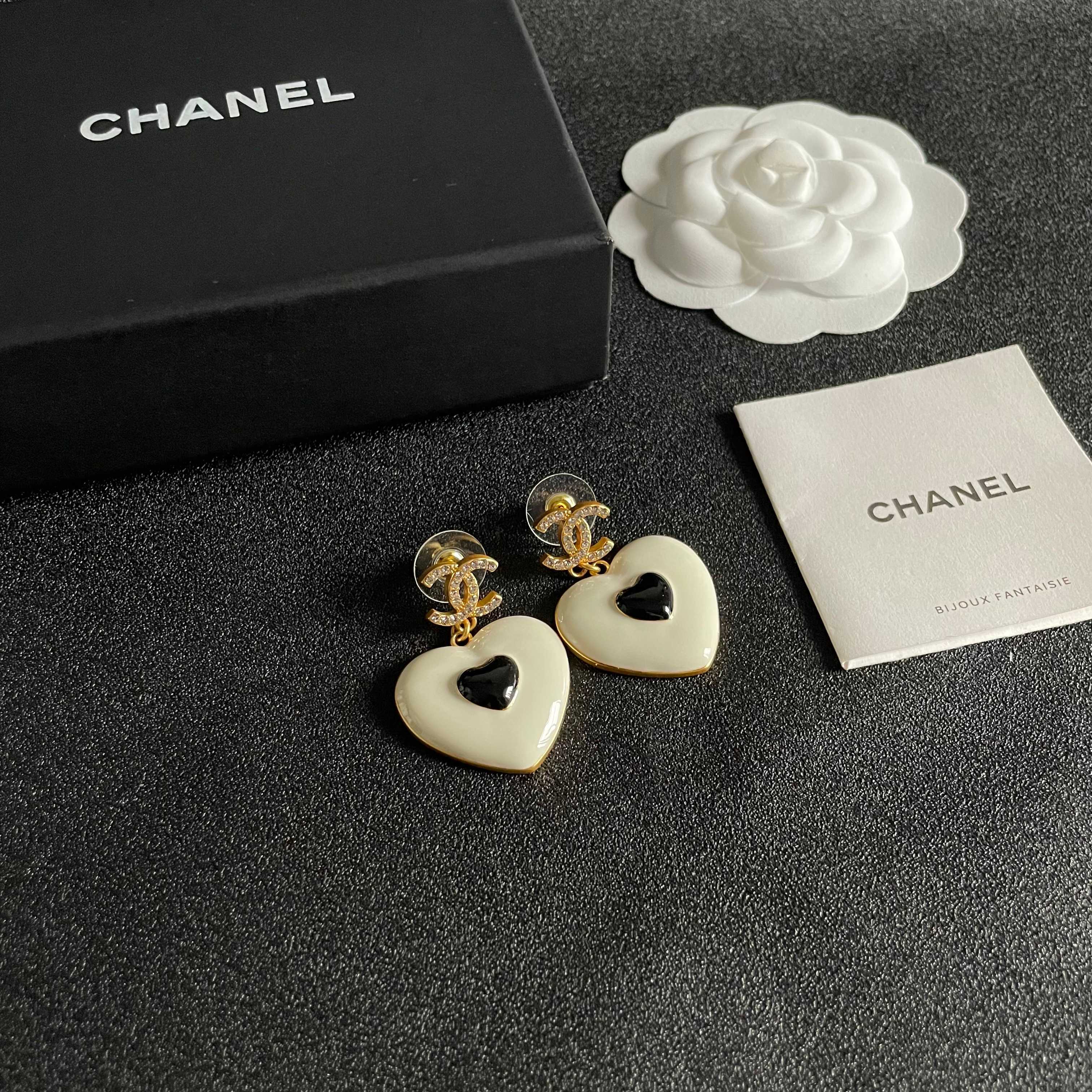 Chanel香奈儿 中古 双C耳钉👀原版复刻logo 小香家的款式真心无需多介绍😘🎶每一款都超好看，精致