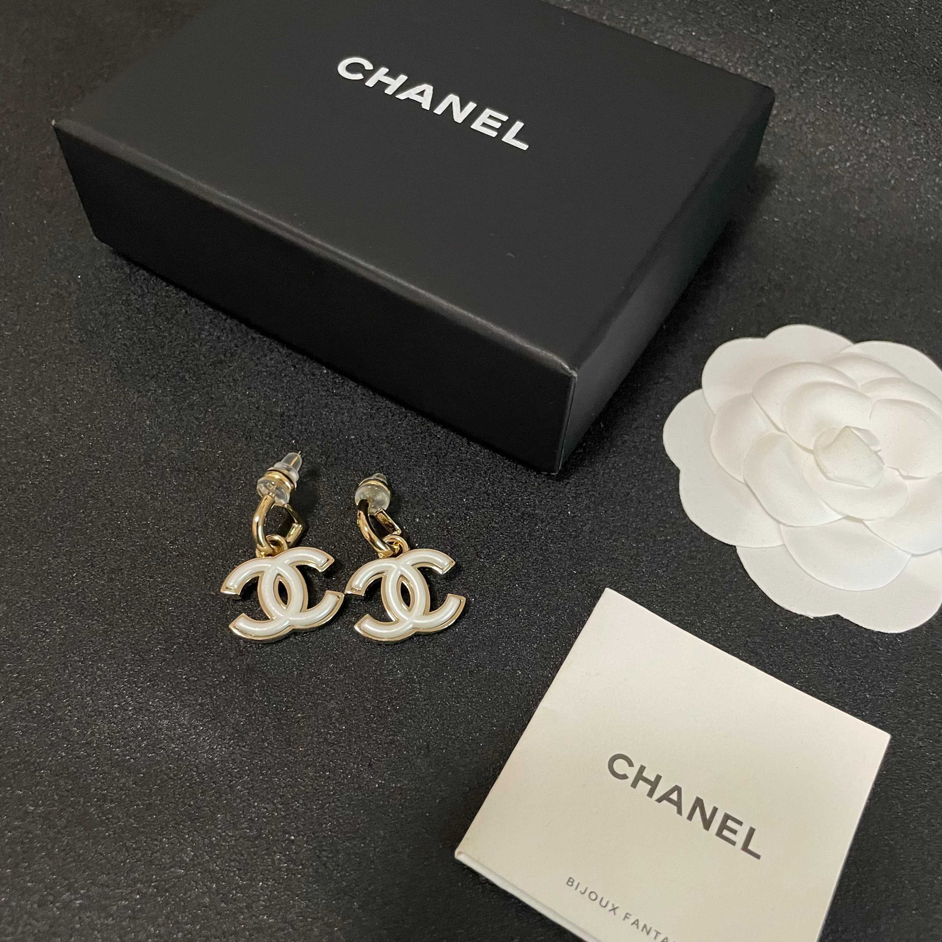 Chanel香奈儿 中古 耳钉👀小香家的款式真心无需多介绍😘🎶每一款都超好看，精致大方，非常显气质.