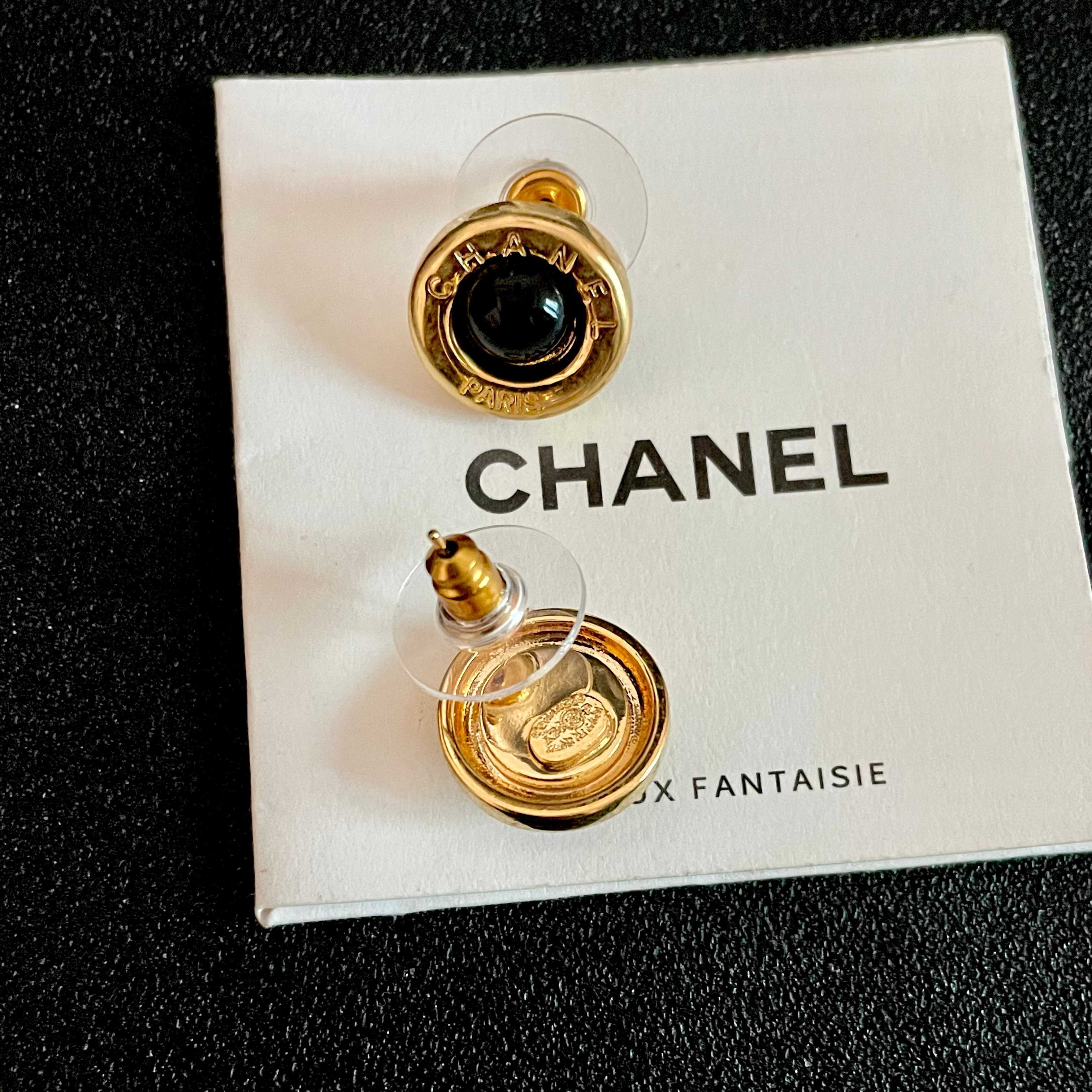 Chanel香奈儿 中古 耳钉👀小香家的款式真心无需多介绍😘🎶每一款都超好看，精致大方，非常显气质.