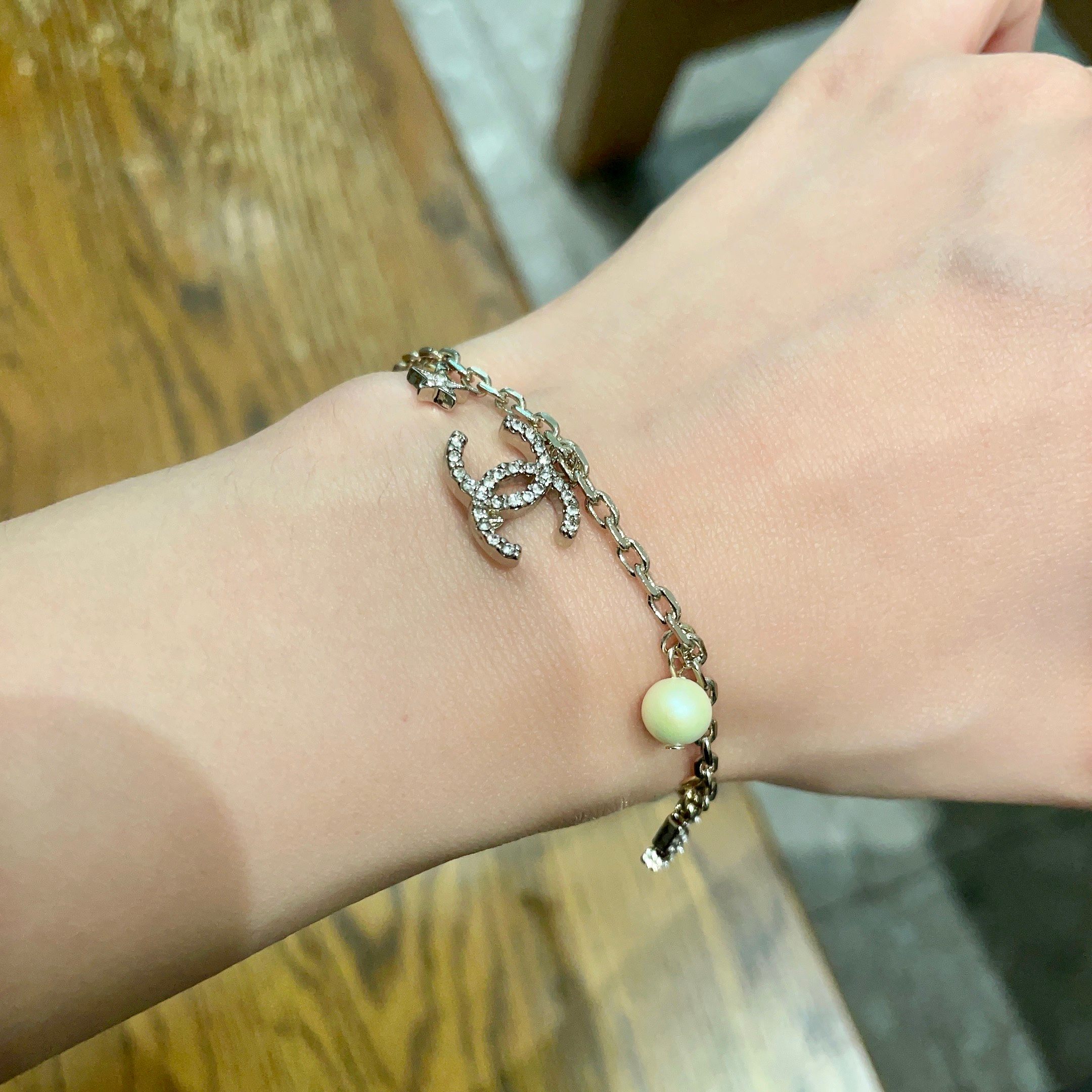 Chanel香奈儿 中古 手链👀小香家的款式真心无需多介绍😘🎶每一款都超好看，精致大方，非常显气质。