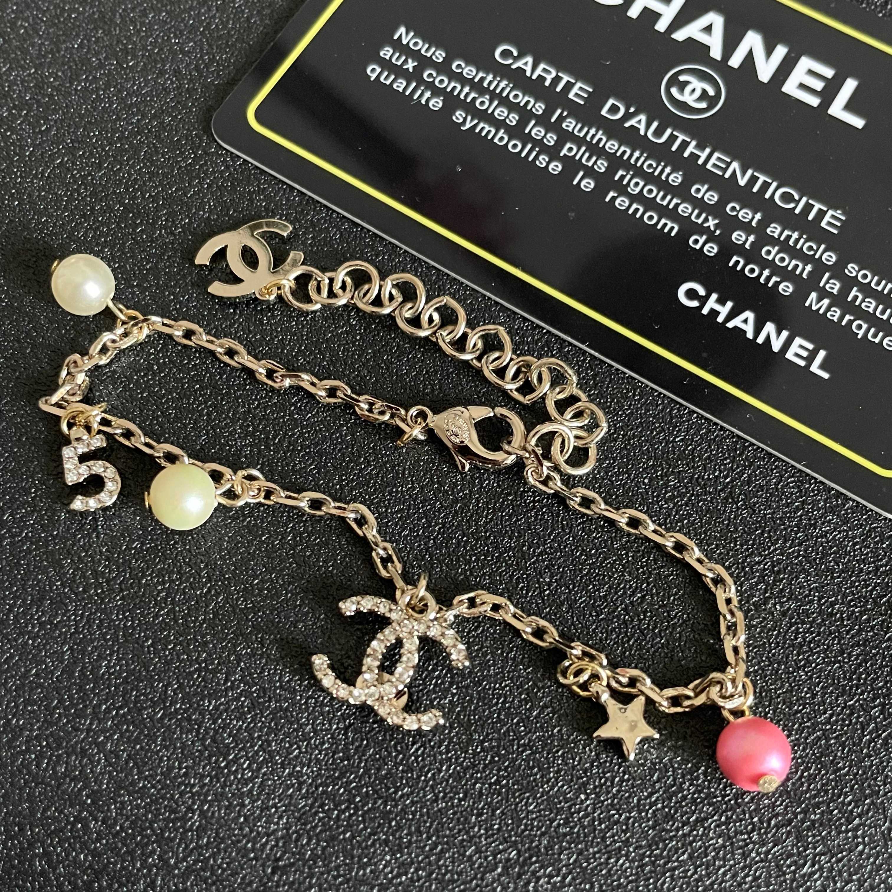 Chanel香奈儿 中古 手链👀小香家的款式真心无需多介绍😘🎶每一款都超好看，精致大方，非常显气质。