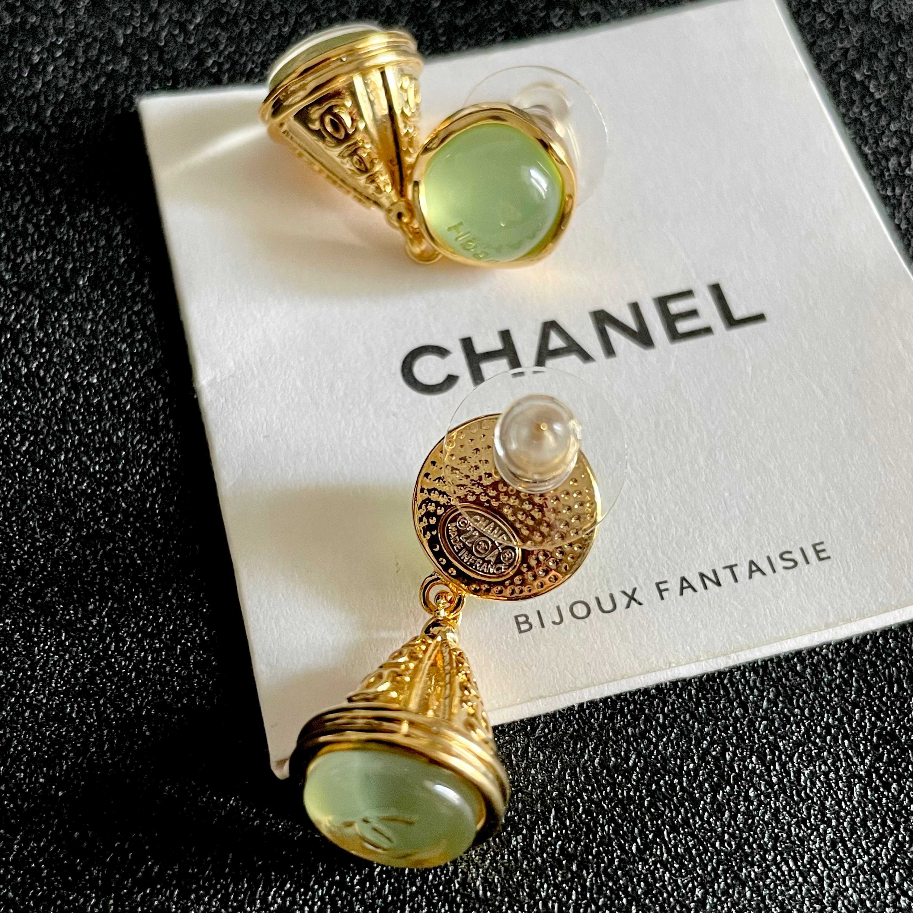 Chanel香奈儿 中古 字母 耳钉👀小香家的款式真心无需多介绍😘🎶每一款都超好看，精致大方，非常显气质