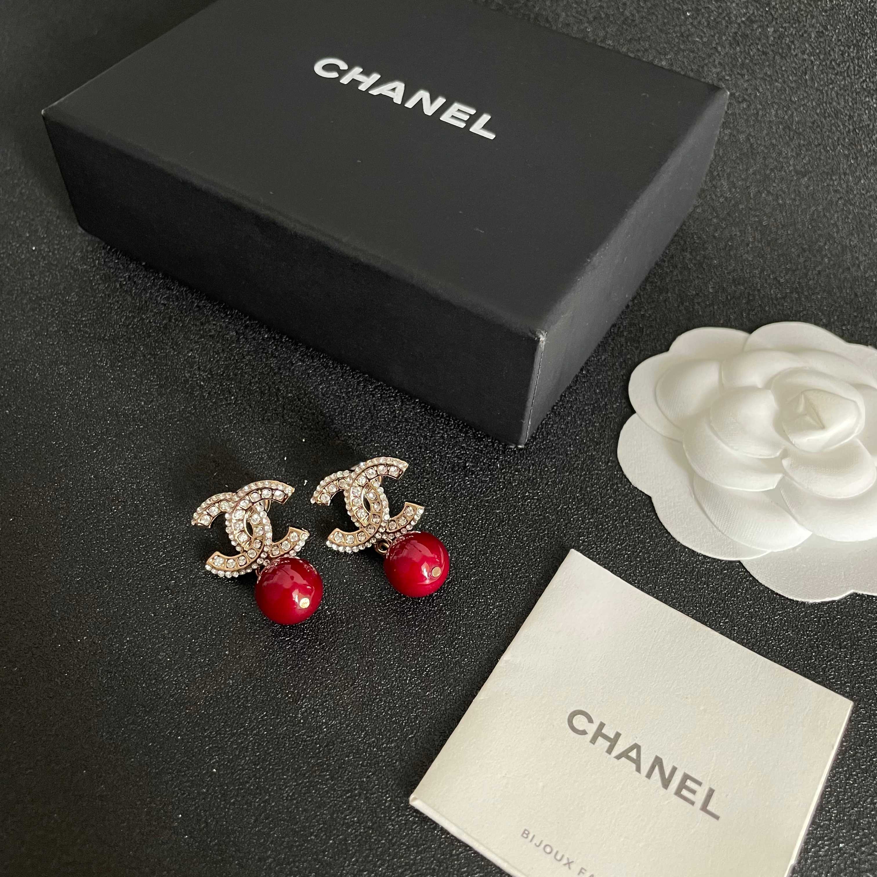 Chanel香奈儿 中古 字母 耳钉👀小香家的款式真心无需多介绍😘🎶每一款都超好看，精致大方，非常显气质