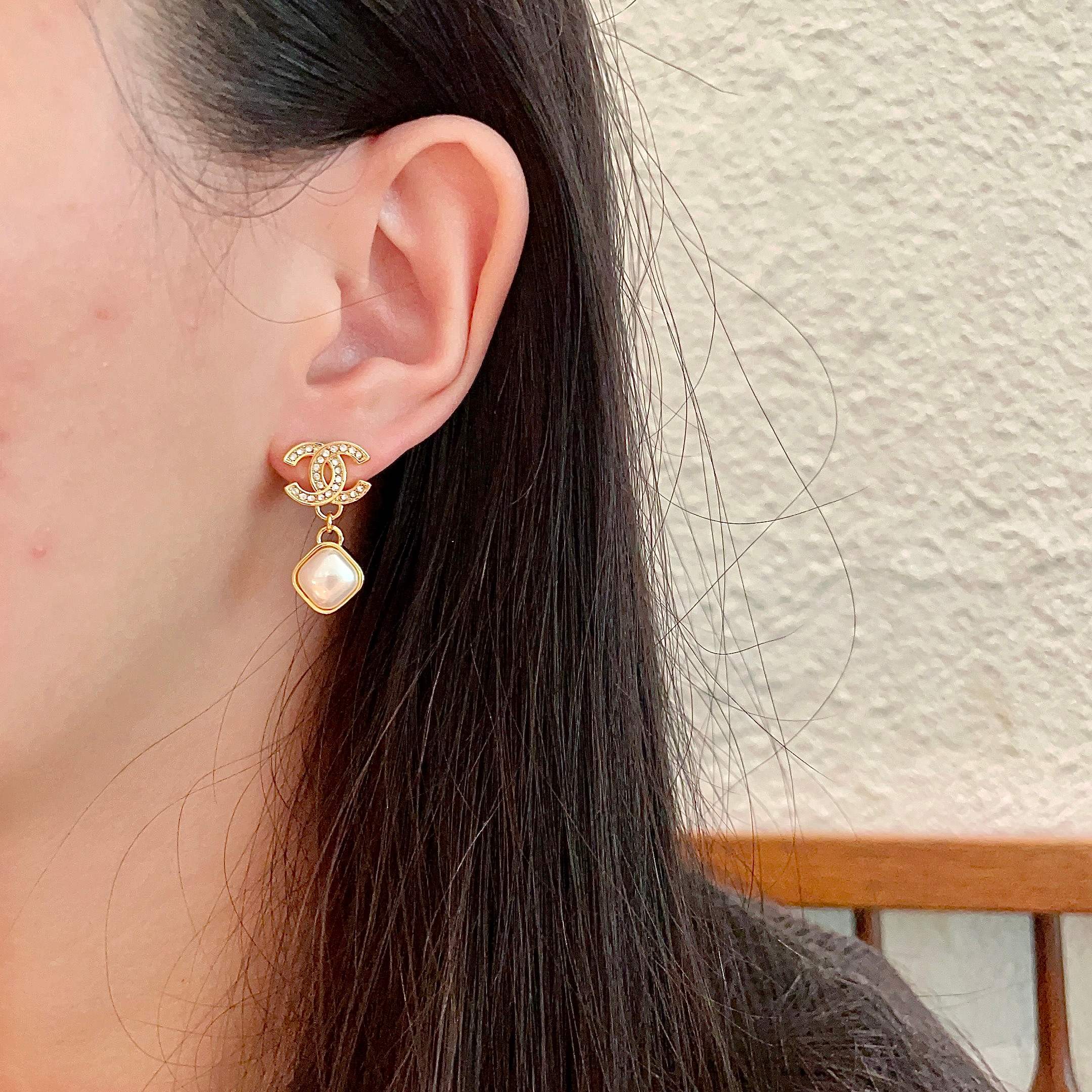 Chanel香奈儿 中古 字母 耳钉👀小香家的款式真心无需多介绍😘🎶每一款都超好看，精致大方，非常显气质