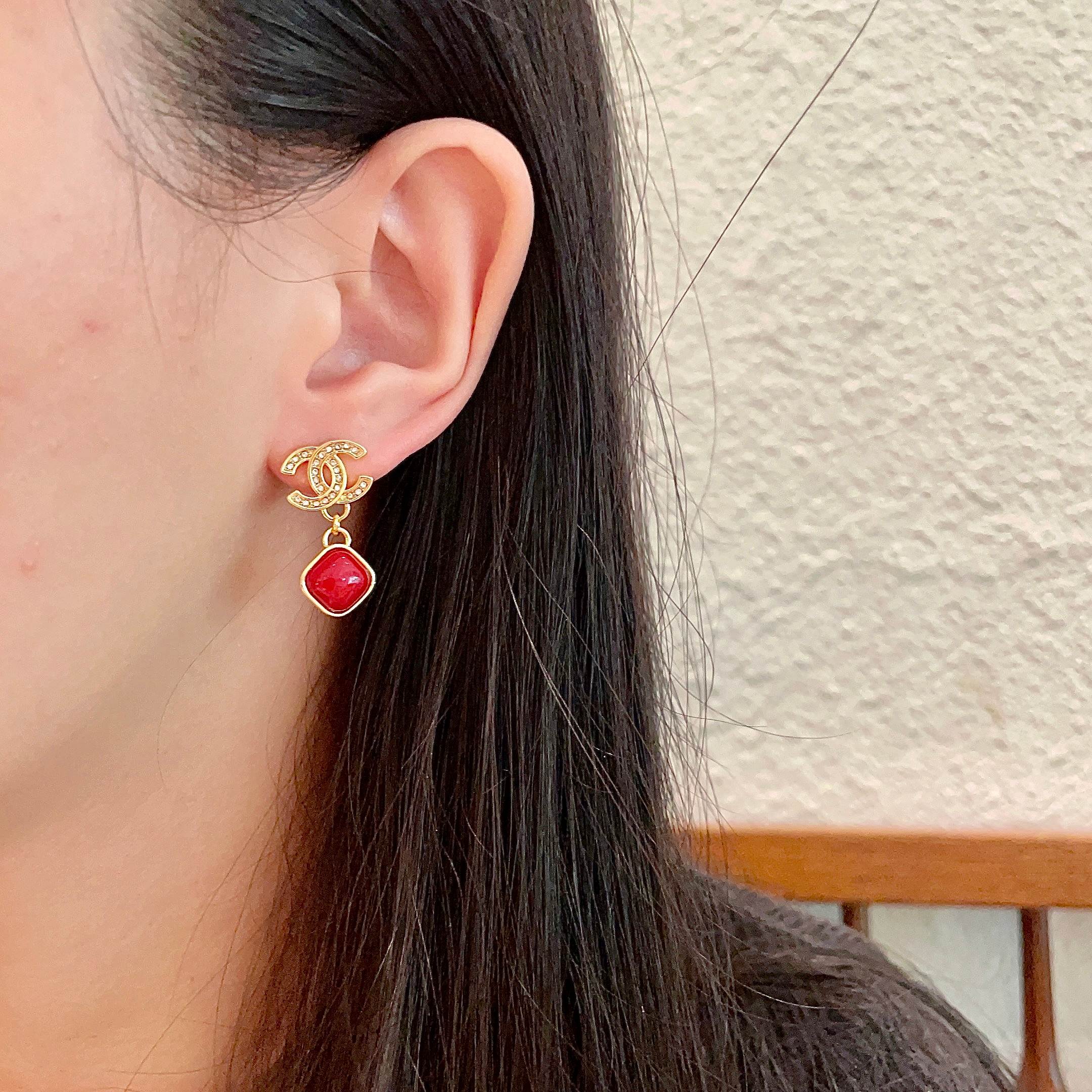 Chanel香奈儿 中古 字母 耳钉👀小香家的款式真心无需多介绍😘🎶每一款都超好看，精致大方，非常显气质