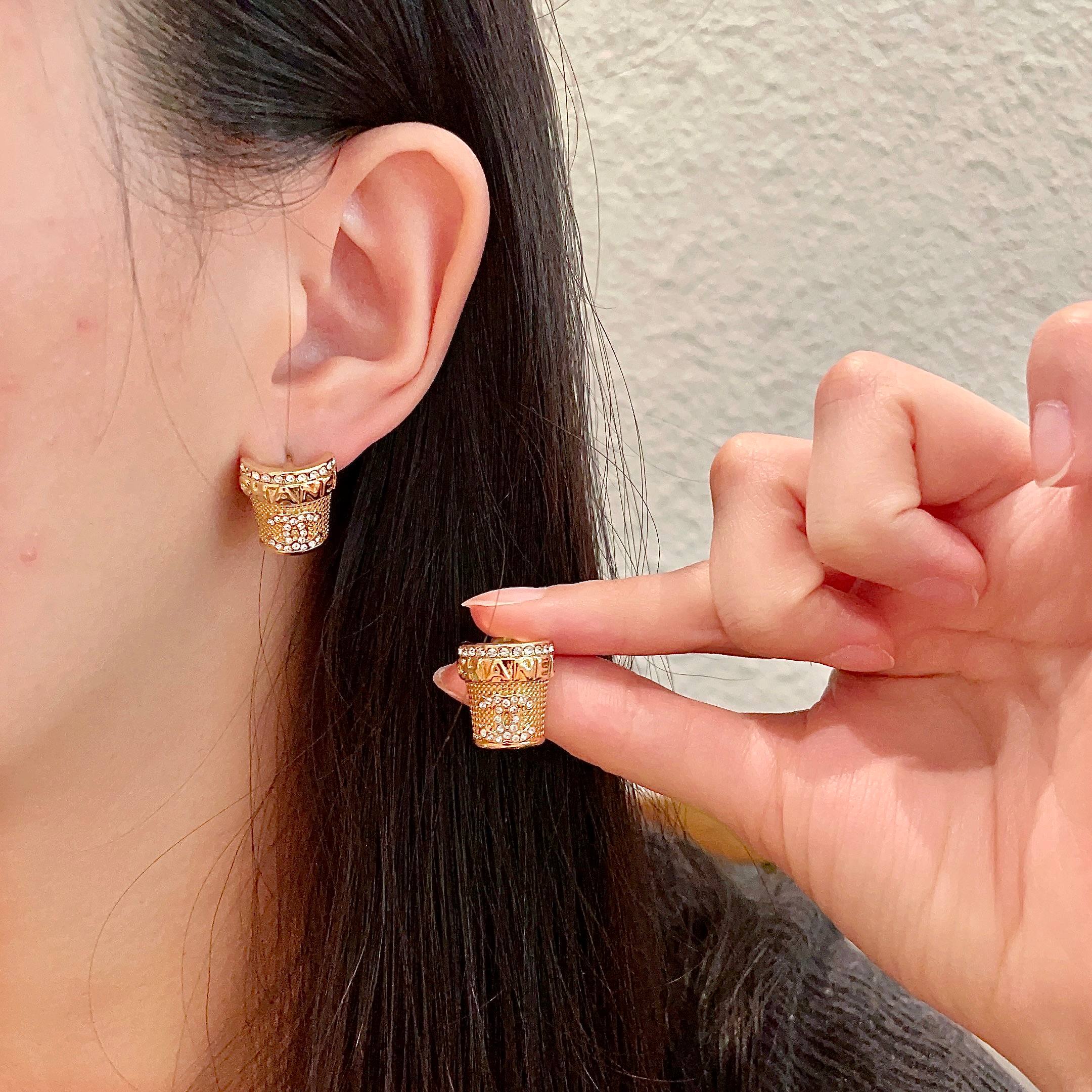 Chanel香奈儿 中古 字母 耳钉👀小香家的款式真心无需多介绍😘🎶每一款都超好看，精致大方，非常显气质