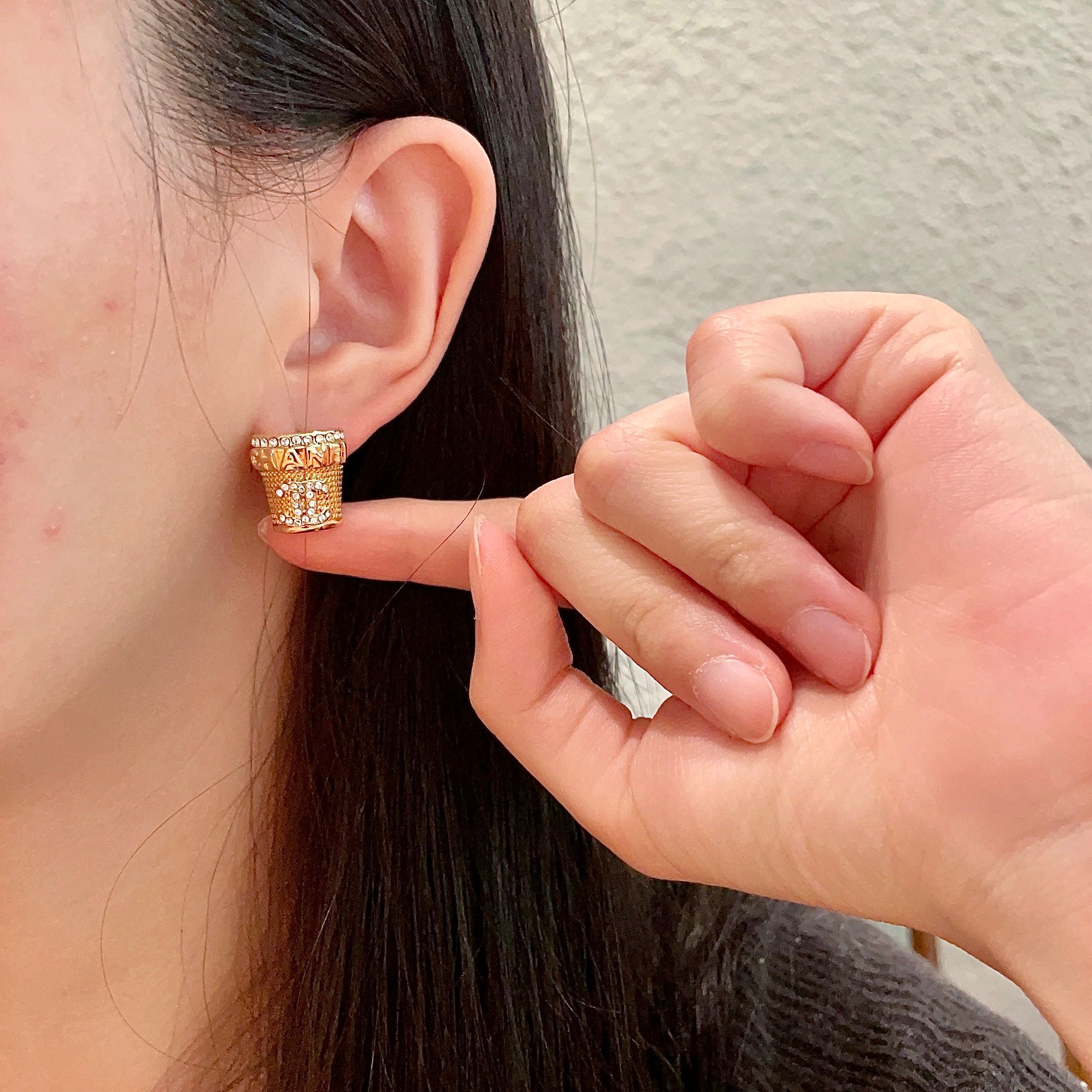 Chanel香奈儿 中古 字母 耳钉👀小香家的款式真心无需多介绍😘🎶每一款都超好看，精致大方，非常显气质