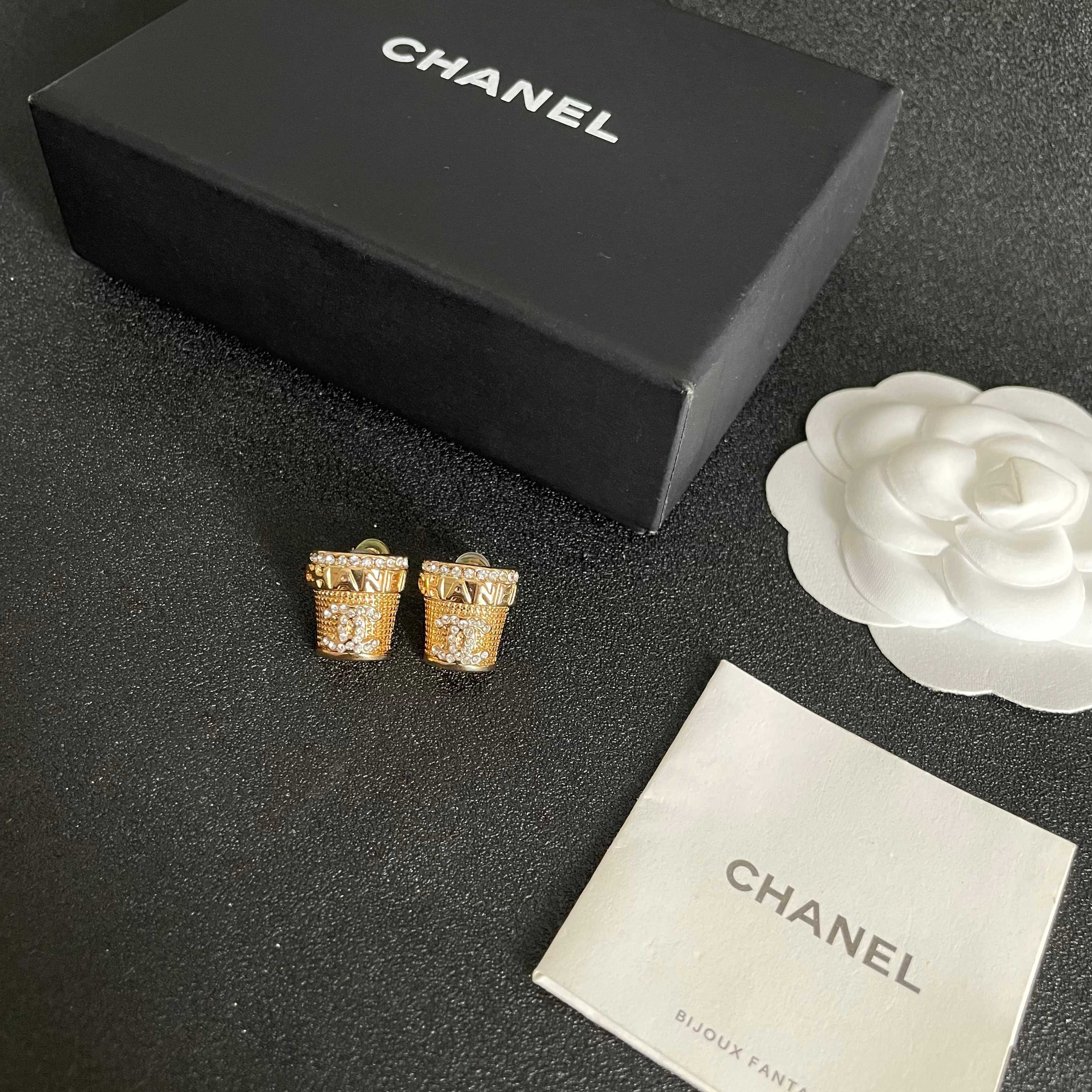 Chanel香奈儿 中古 字母 耳钉👀小香家的款式真心无需多介绍😘🎶每一款都超好看，精致大方，非常显气质