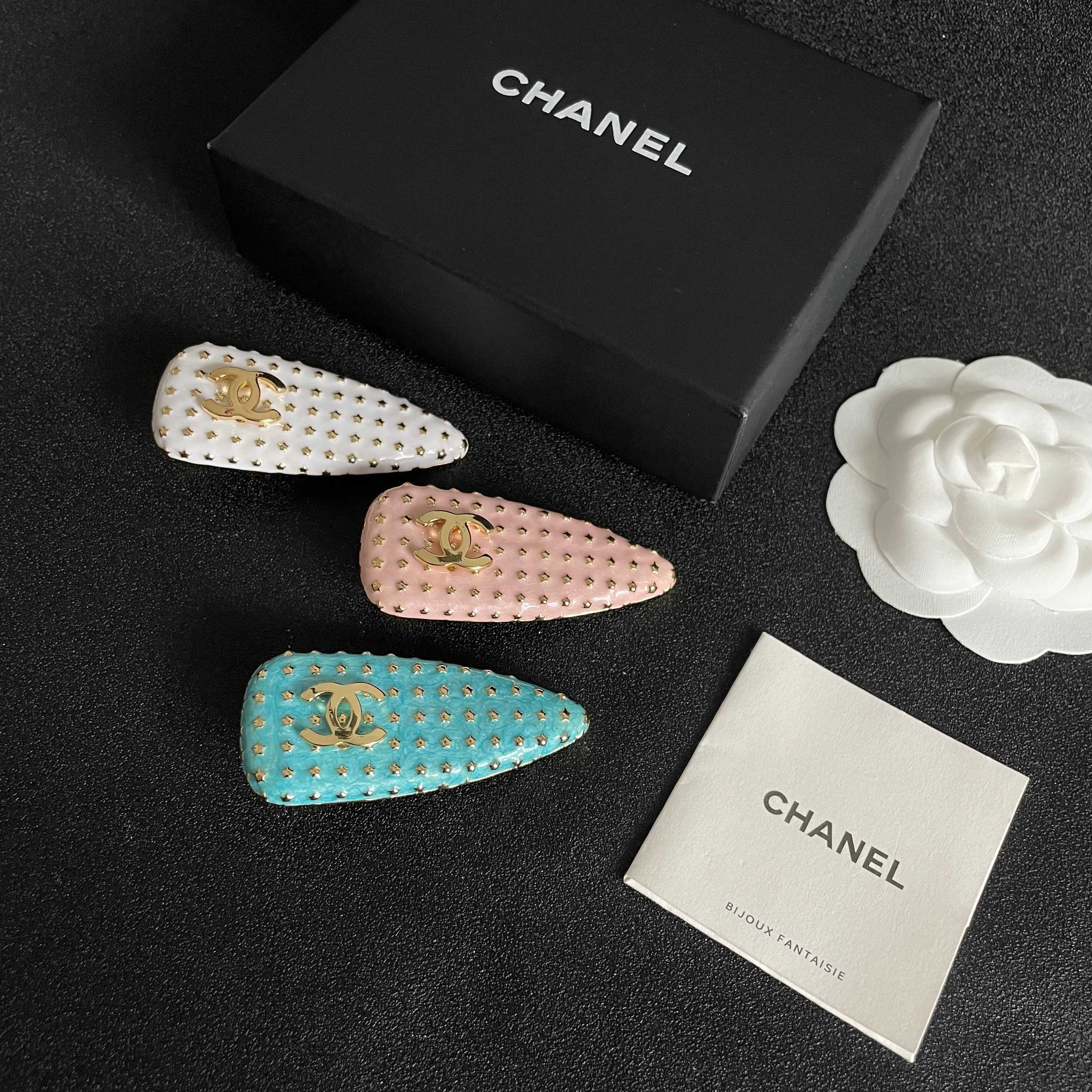 Chanel香奈儿】小香经典发夹热销款火爆上新❣同步专柜‼正品开模‼款式简单大方💋小巧别致💖超级适合夏天