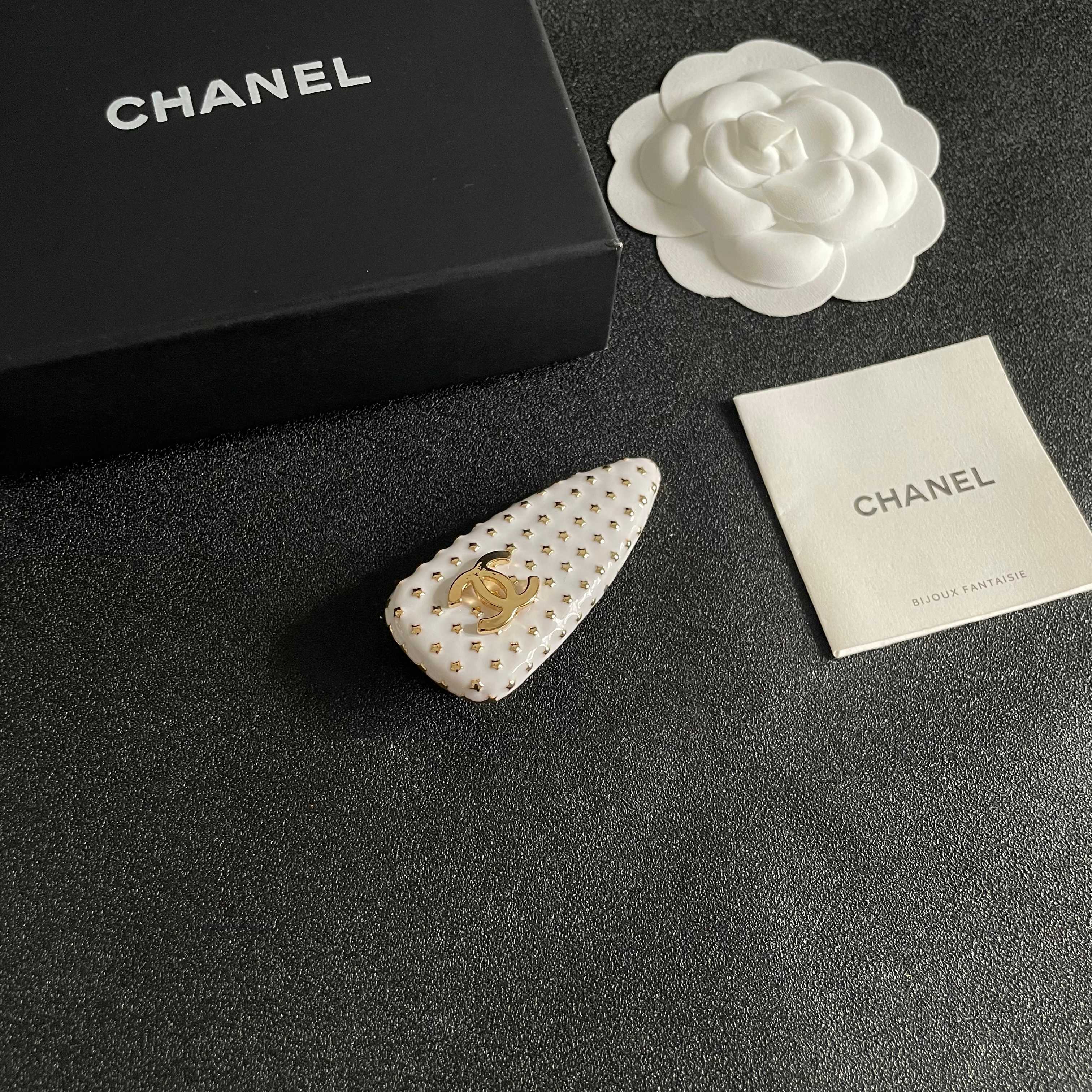 Chanel香奈儿】小香经典发夹热销款火爆上新❣同步专柜‼正品开模‼款式简单大方💋小巧别致💖超级适合夏天