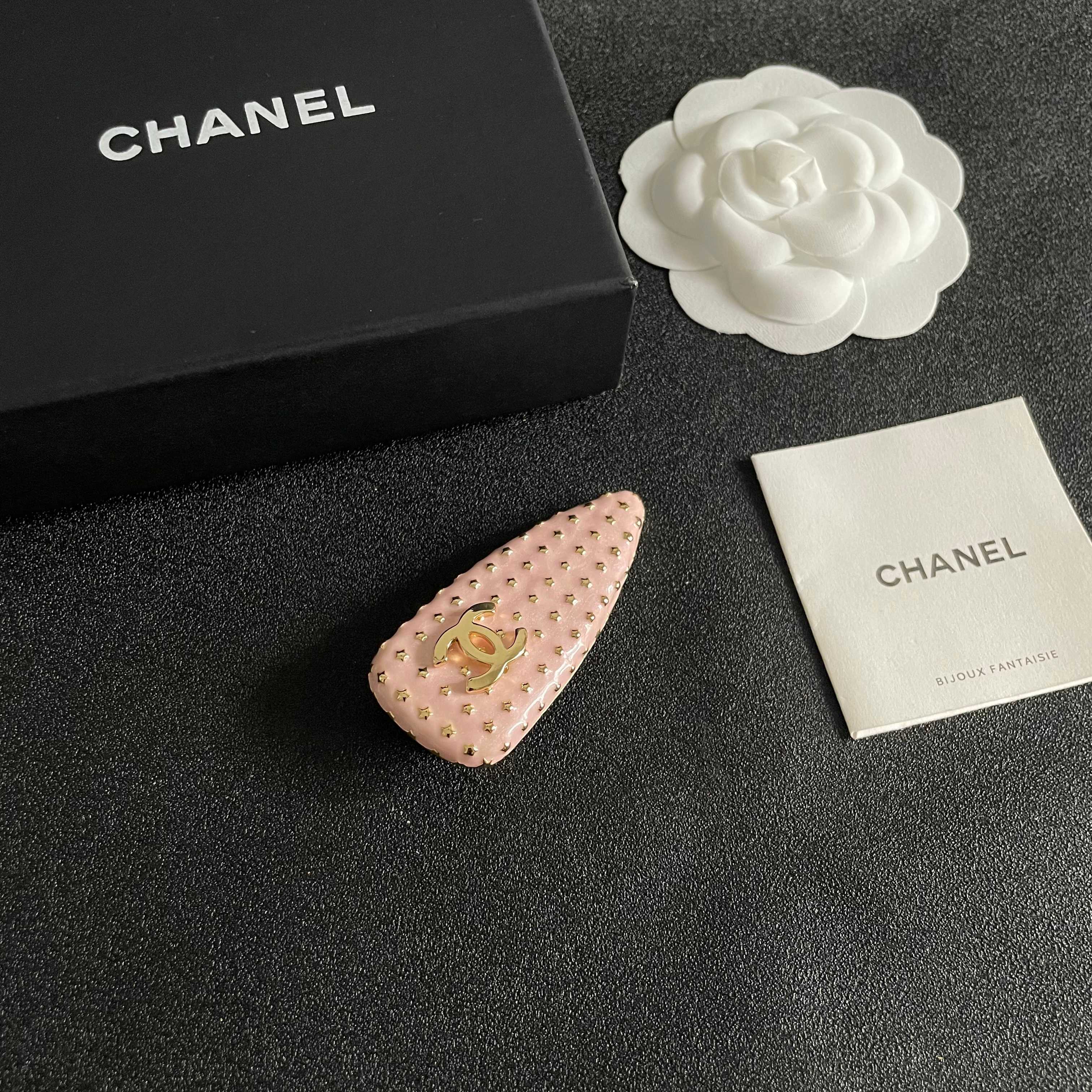 Chanel香奈儿】小香经典发夹热销款火爆上新❣同步专柜‼正品开模‼款式简单大方💋小巧别致💖超级适合夏天