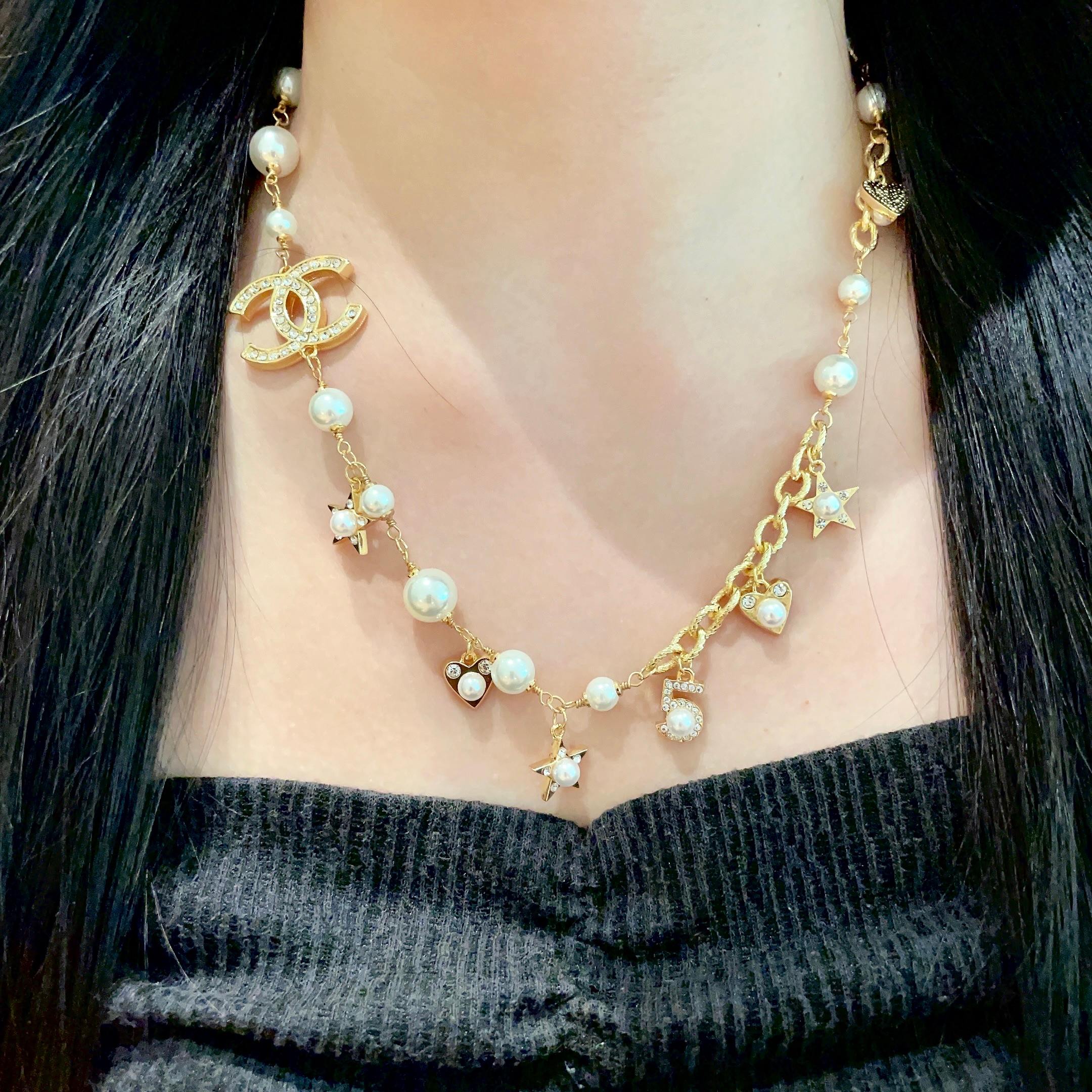 Chanel香奈儿 中古 字母项链👀小香家的款式真心无需多介绍😘🎶每一款都超好看，精致大方，非常显气质.