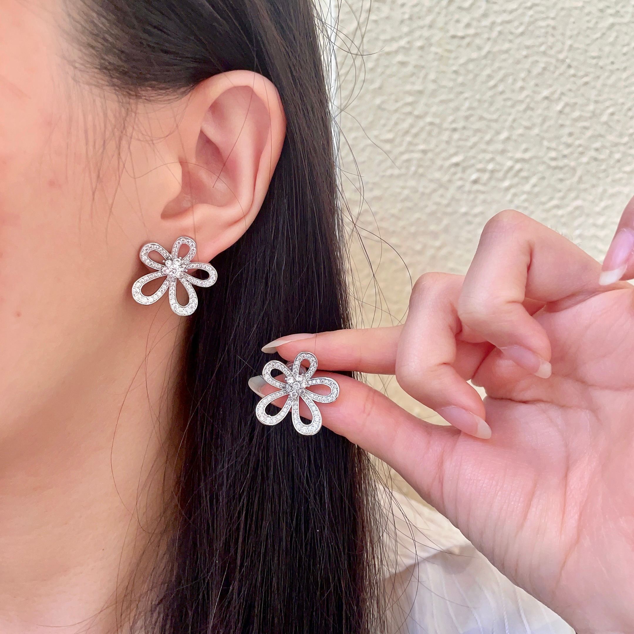 Van Cleef Arpels Flowerlace earrings 18k yellow gold with round diamonds 18k white gold with round diamonds 16mm diameter