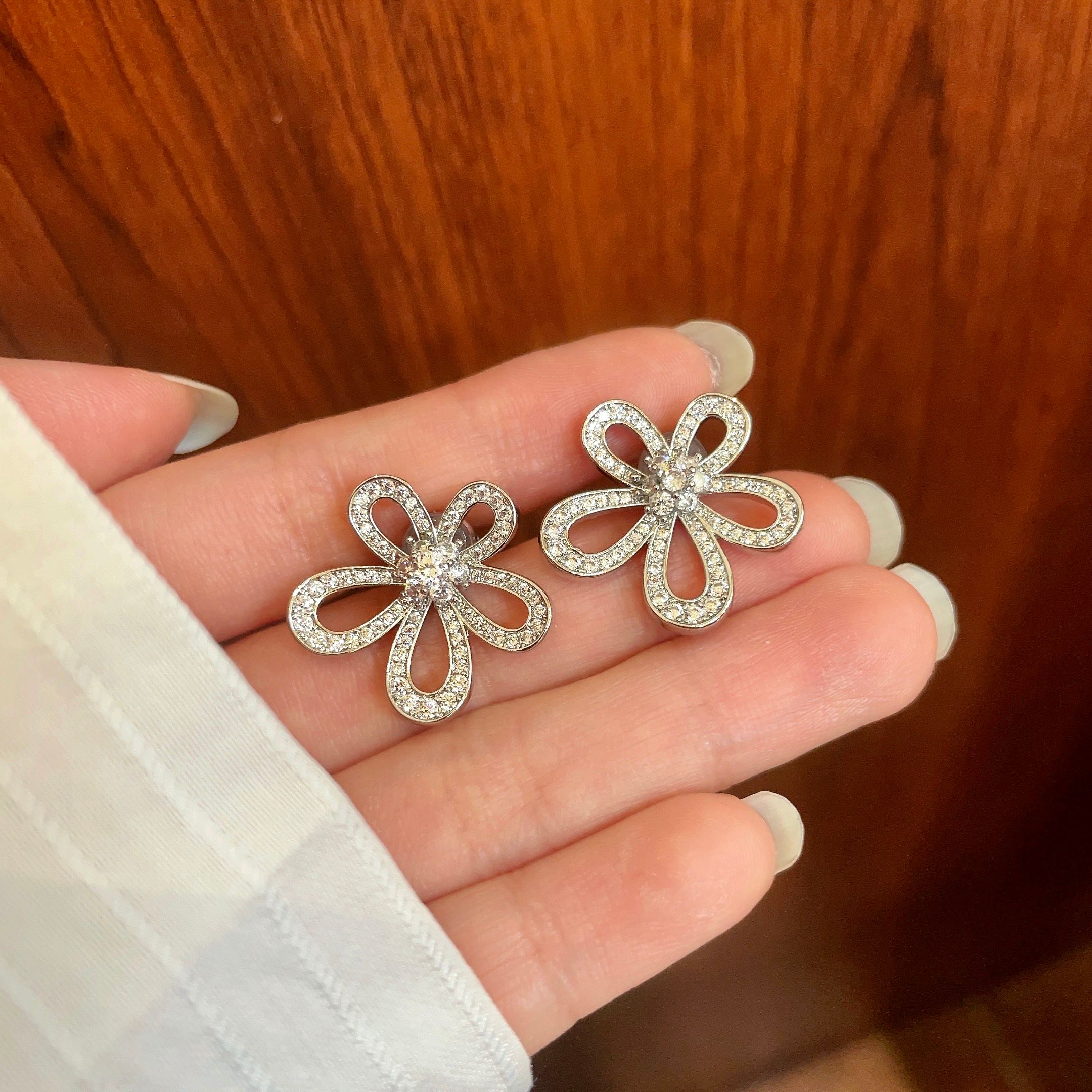 Van Cleef Arpels Flowerlace earrings 18k yellow gold with round diamonds 18k white gold with round diamonds 16mm diameter
