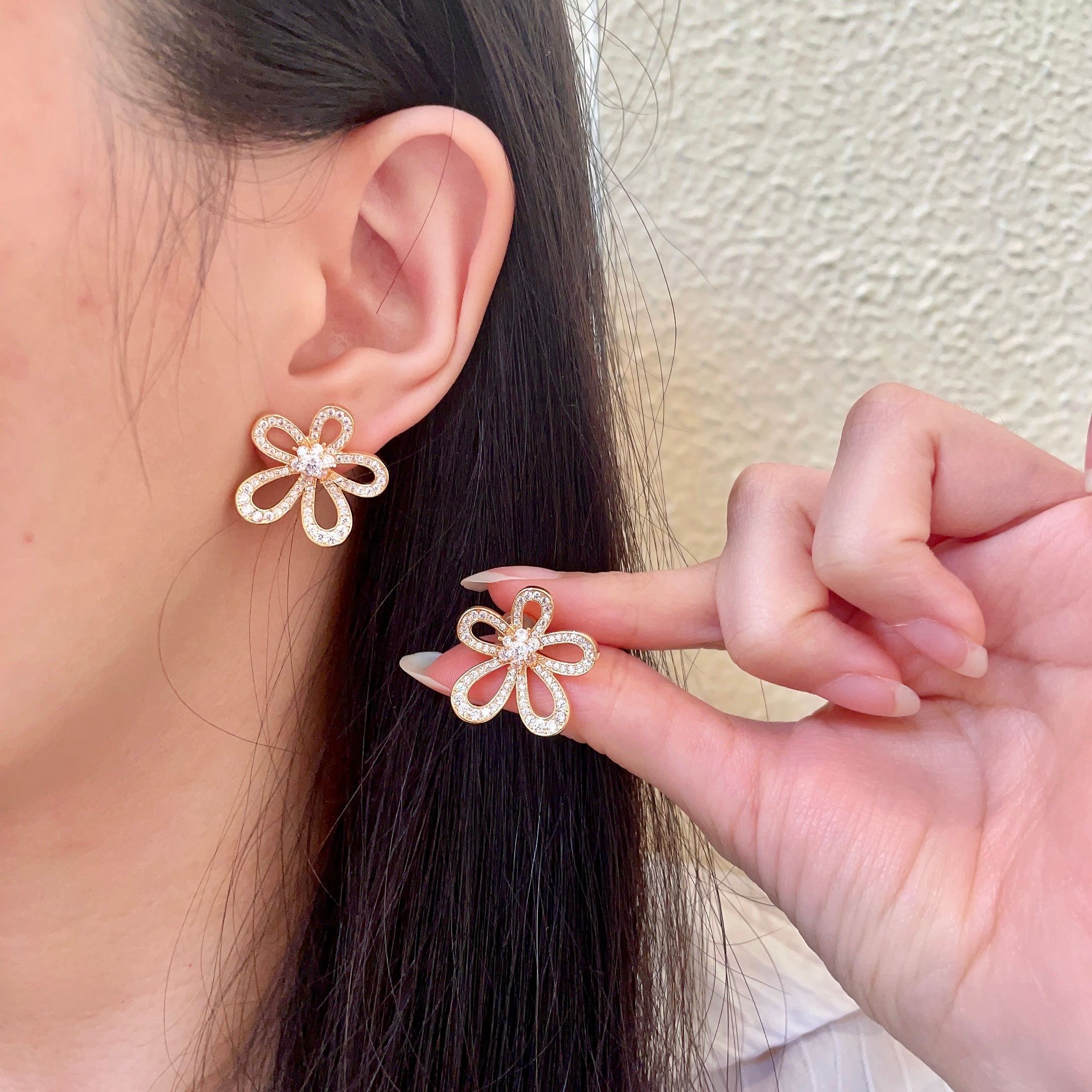Van Cleef Arpels Flowerlace earrings Rose gold with clear diamond pave 15mm diameter