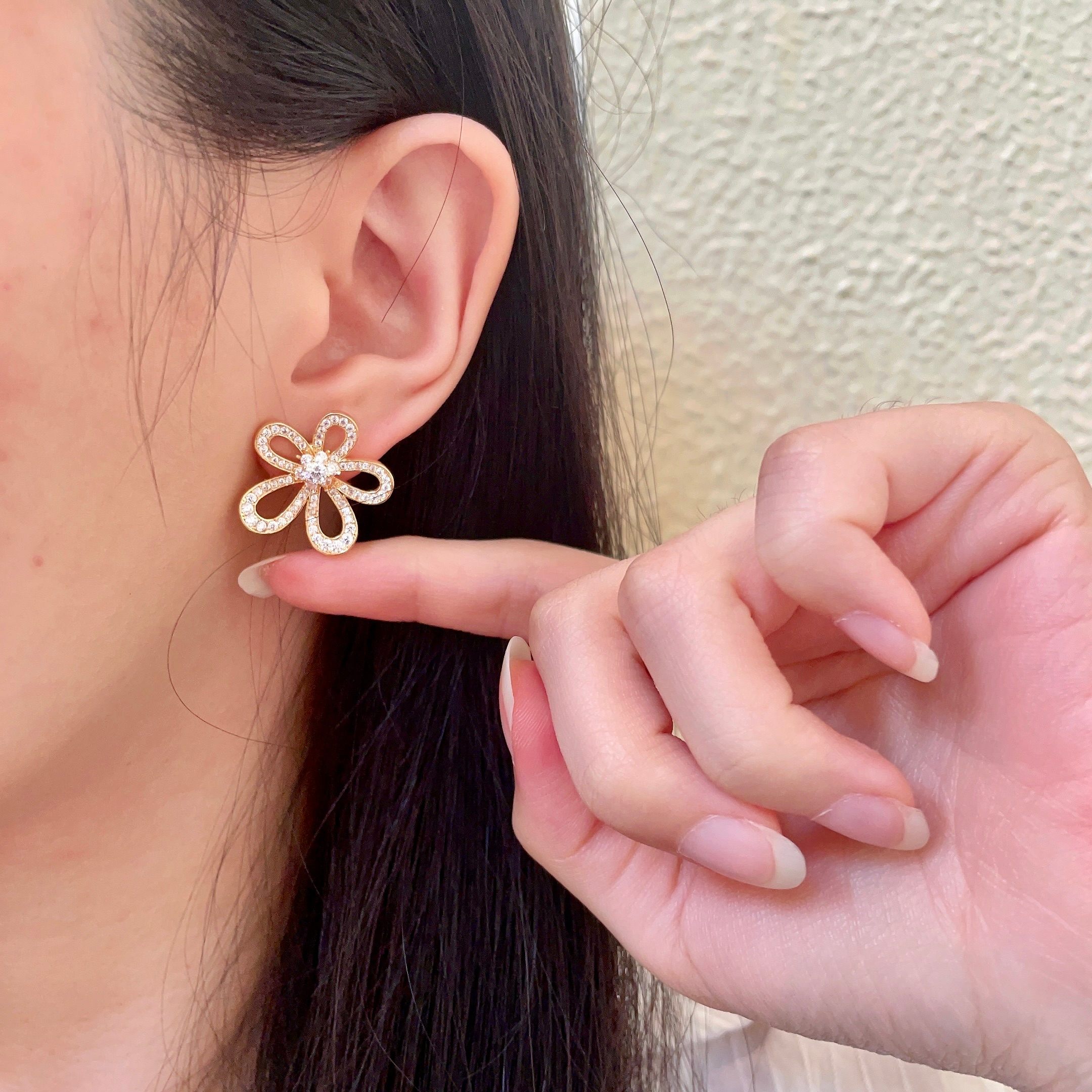 Van Cleef Arpels Flowerlace earrings Rose gold with clear diamond pave 15mm diameter