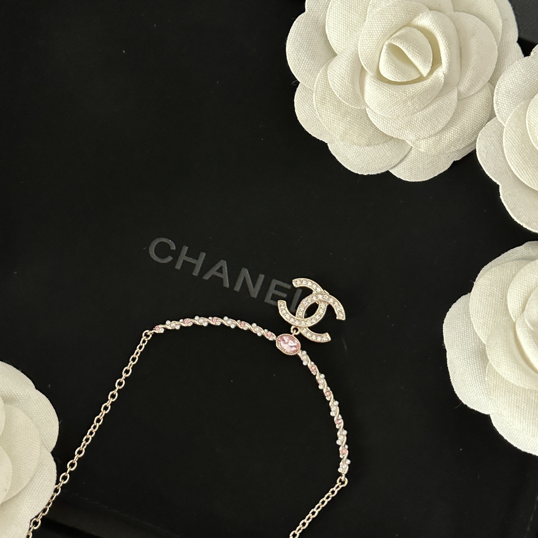 Chanel香奈儿 中古 字母项链👀小香家的款式真心无需多介绍😘🎶每一款都超好看，精致大方，非常显气质.
