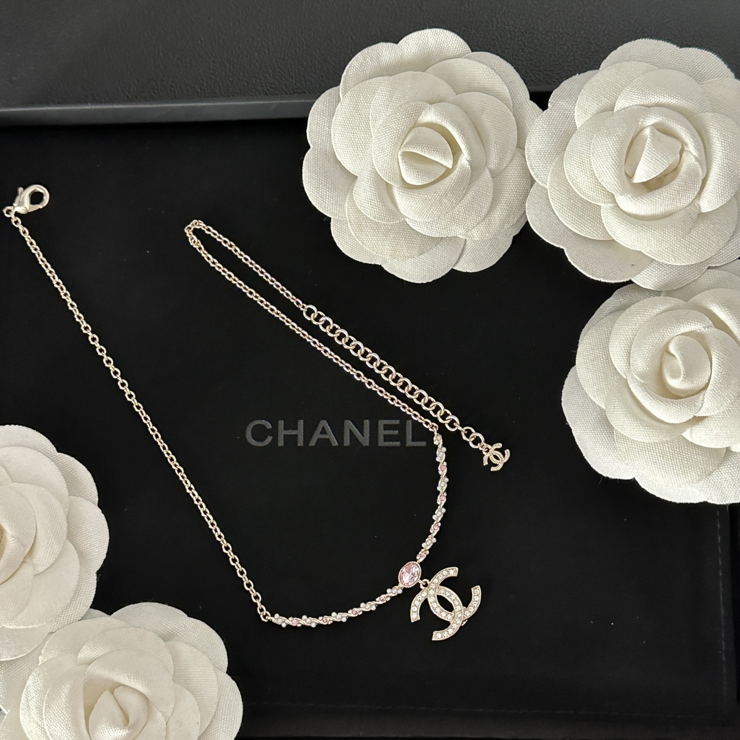 Chanel香奈儿 中古 字母项链👀小香家的款式真心无需多介绍😘🎶每一款都超好看，精致大方，非常显气质.