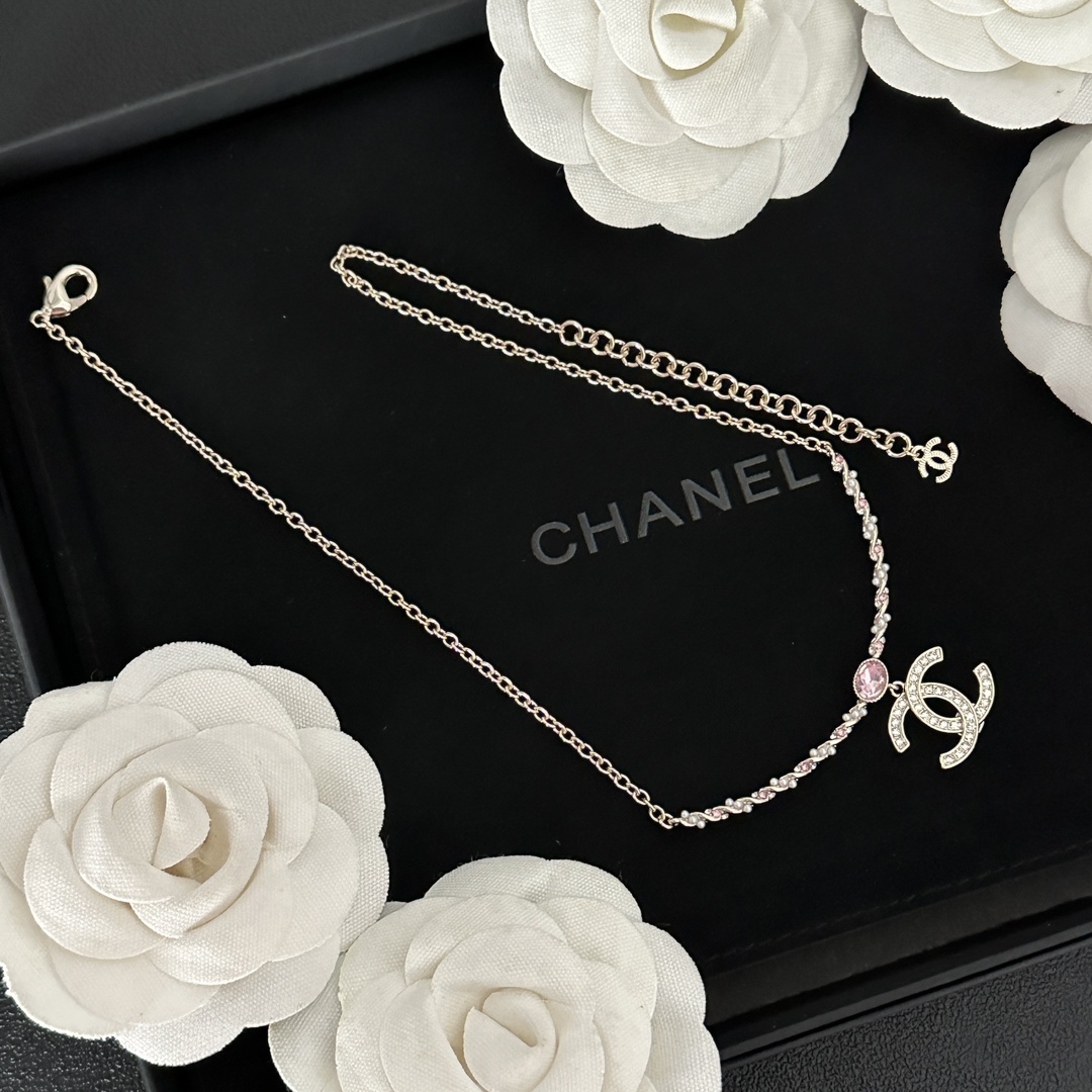 Chanel香奈儿 中古 字母项链👀小香家的款式真心无需多介绍😘🎶每一款都超好看，精致大方，非常显气质.