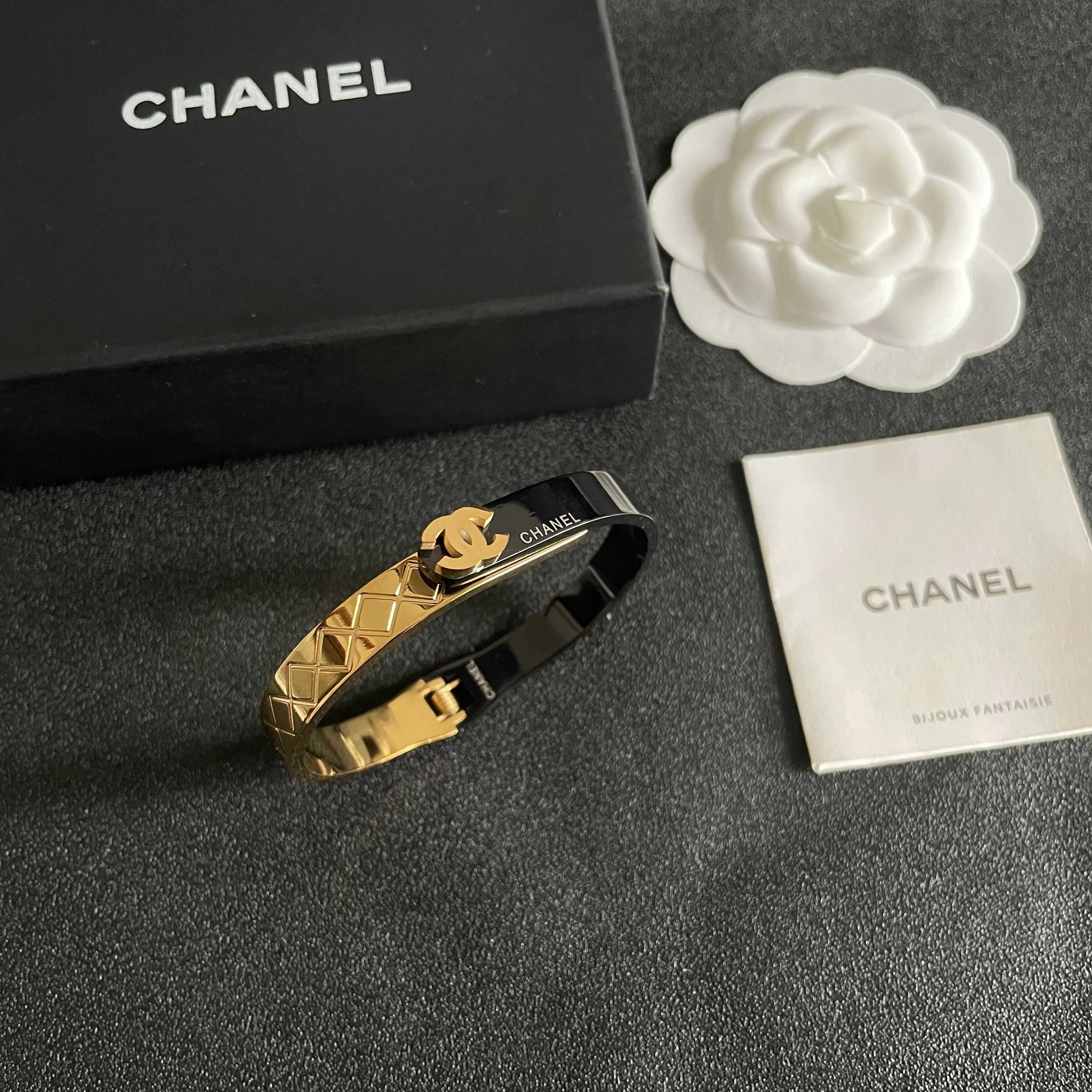 Chanel 新款 香奈儿Chanel碳黑手镯