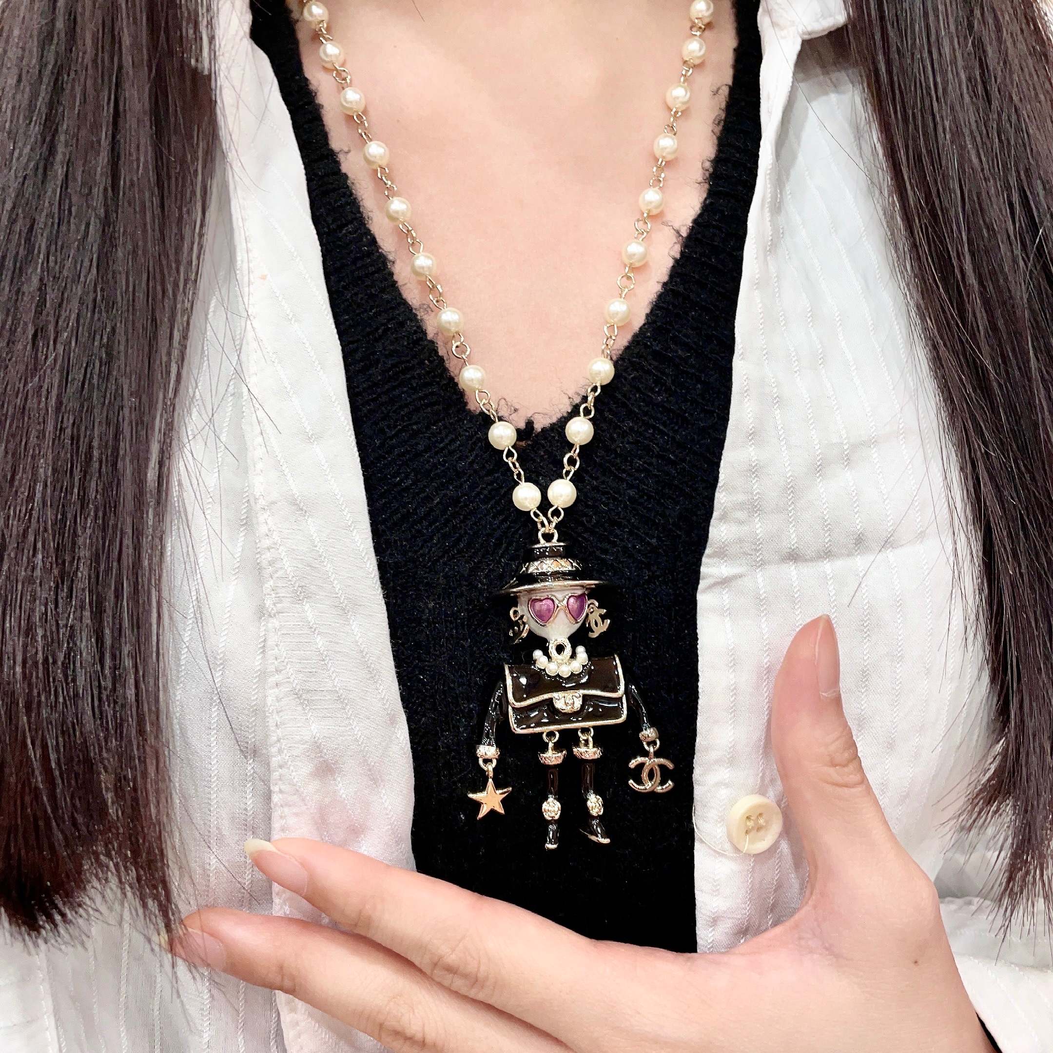 Chanel香奈儿 中古 字母项链👀小香家的款式真心无需多介绍😘🎶每一款都超好看，精致大方，非常显气质.