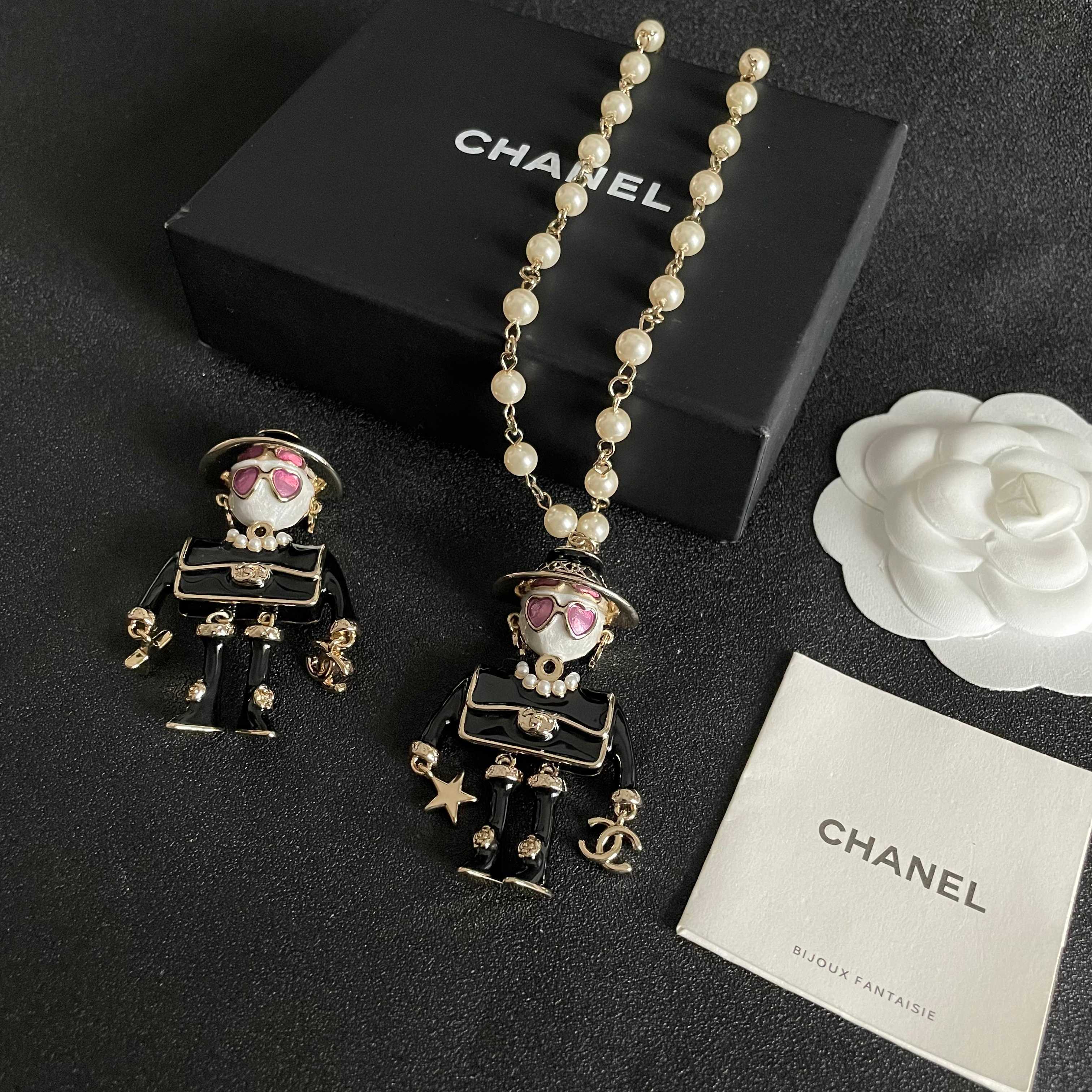 Chanel香奈儿 中古 字母项链👀小香家的款式真心无需多介绍😘🎶每一款都超好看，精致大方，非常显气质.