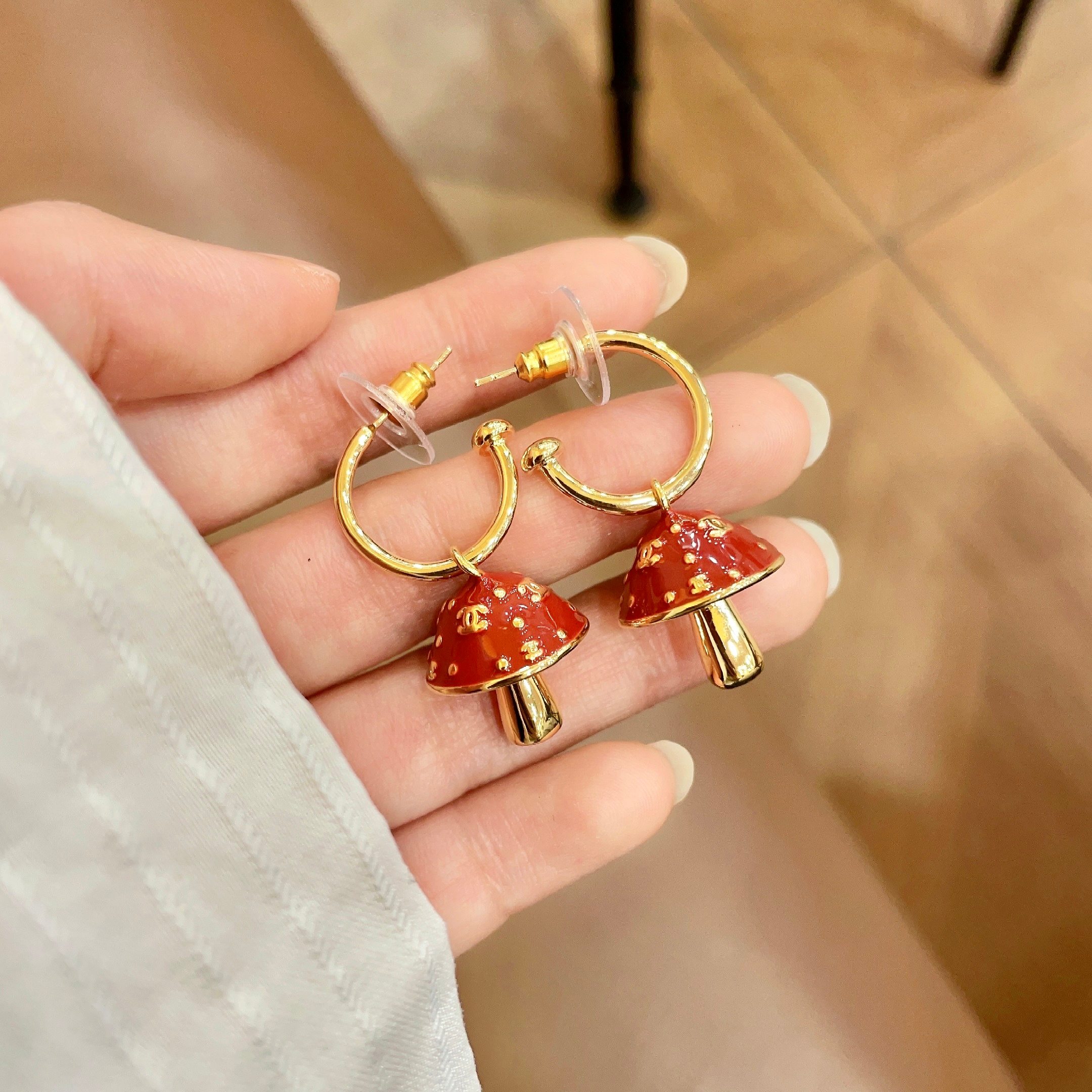 Chanel香奈儿 中古 耳钉👀小香家的款式真心无需多介绍😘🎶每一款都超好看，精致大方，非常显气质