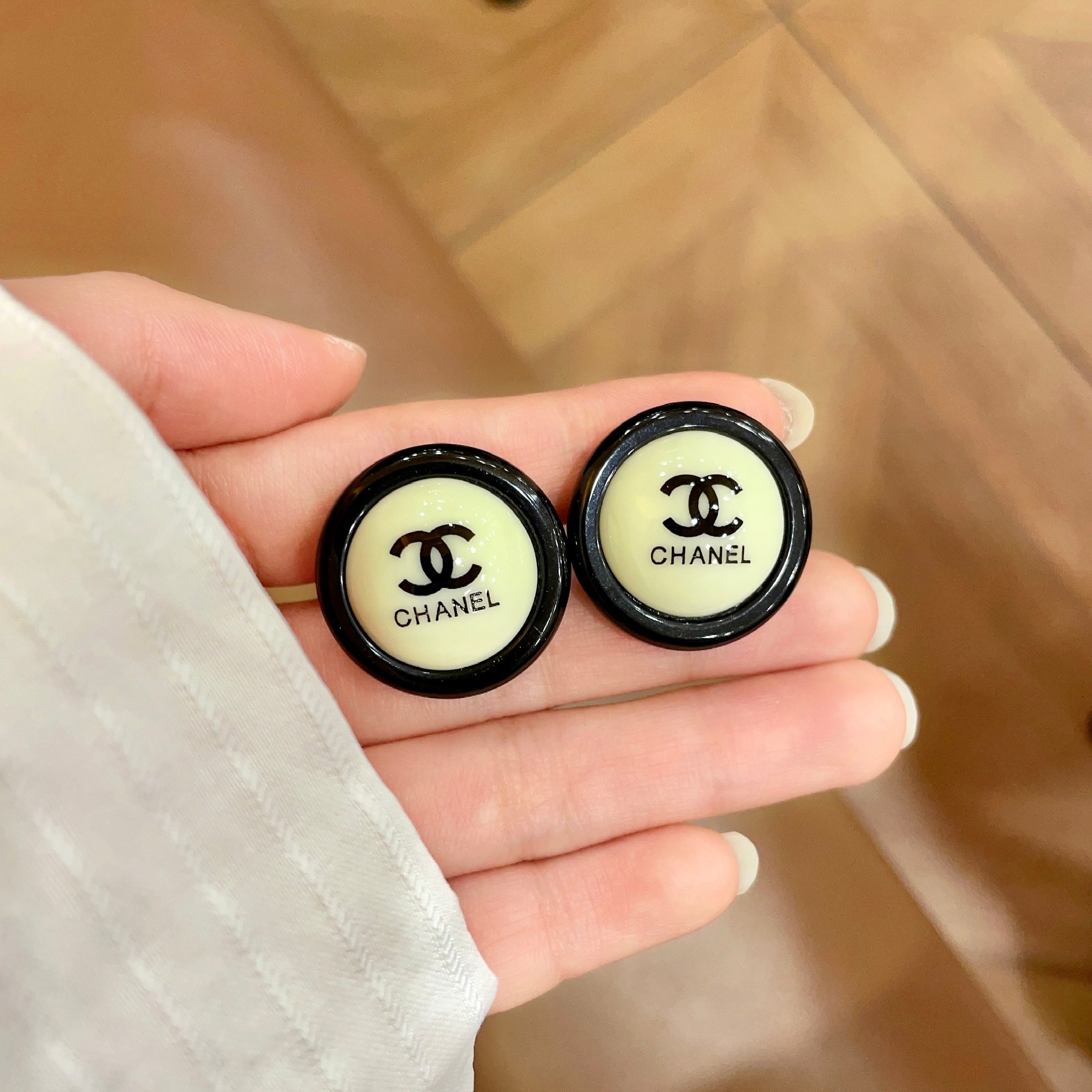 Chanel香奈儿 中古 双C耳钉👀原版复刻logo 小香家的款式真心无需多介绍😘🎶每一款都超好看，精致