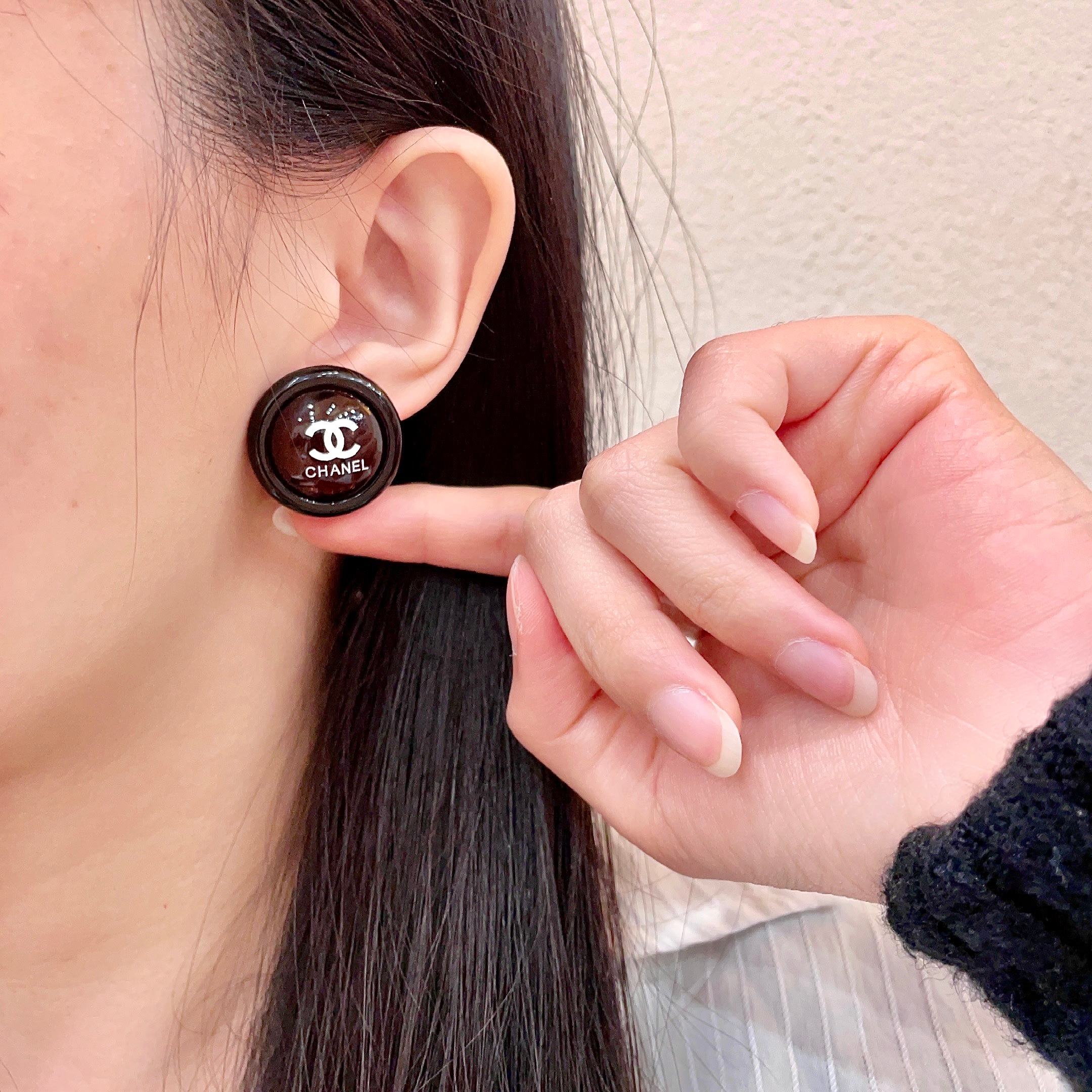 Chanel香奈儿 中古 双C耳钉👀原版复刻logo 小香家的款式真心无需多介绍😘🎶每一款都超好看，精致