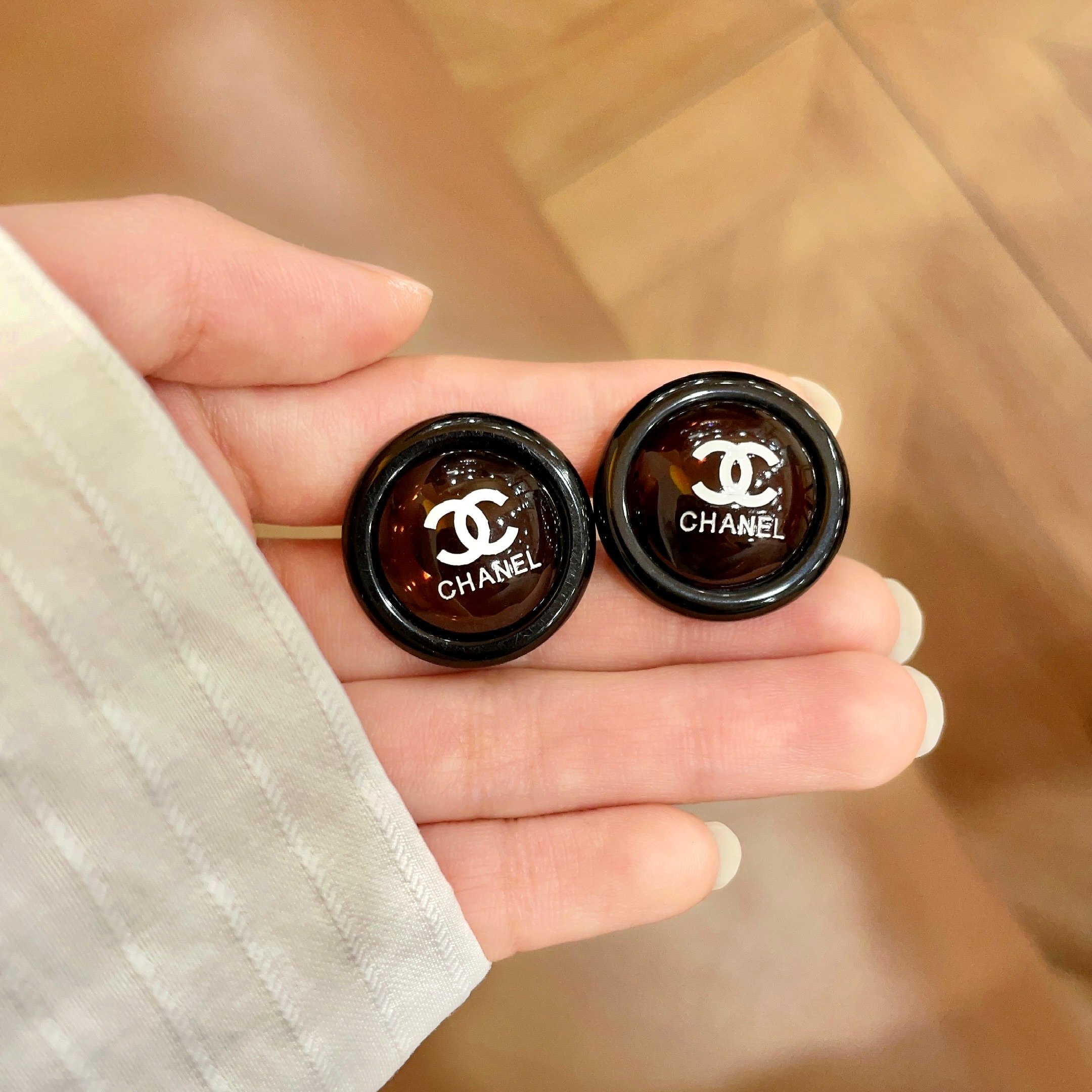 Chanel香奈儿 中古 双C耳钉👀原版复刻logo 小香家的款式真心无需多介绍😘🎶每一款都超好看，精致
