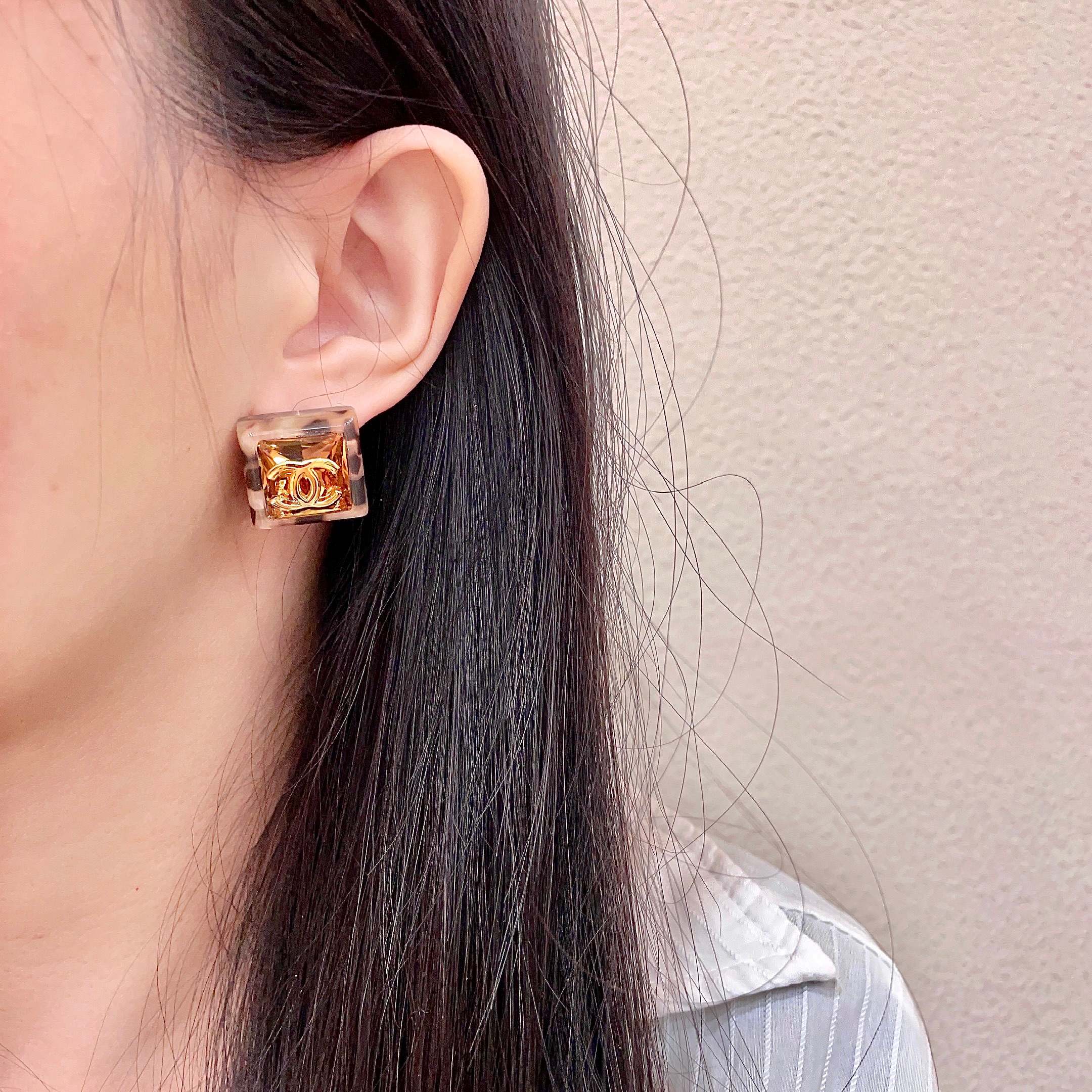 Chanel香奈儿 中古 双C耳钉👀原版复刻logo 小香家的款式真心无需多介绍😘🎶每一款都超好看，精致