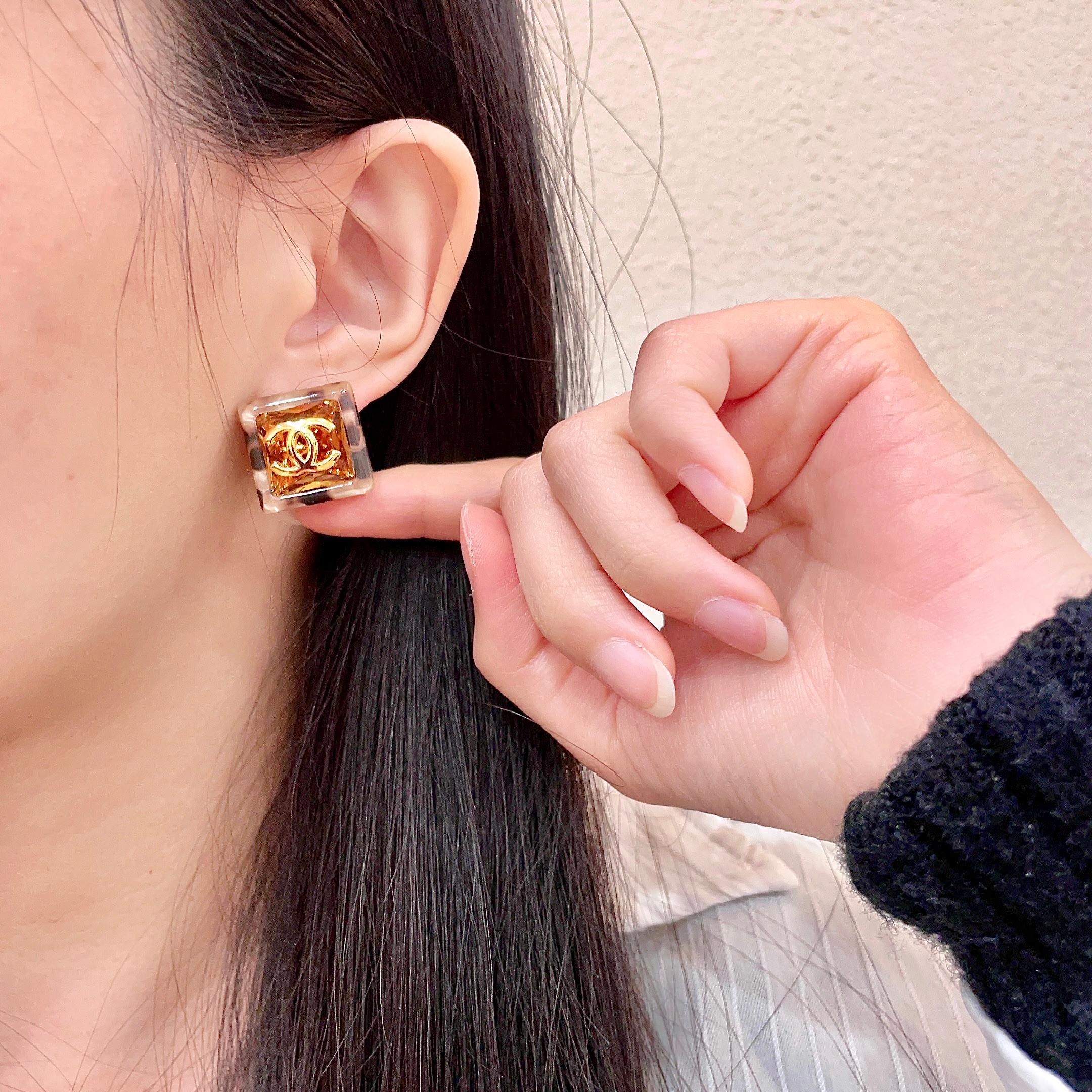 Chanel香奈儿 中古 双C耳钉👀原版复刻logo 小香家的款式真心无需多介绍😘🎶每一款都超好看，精致